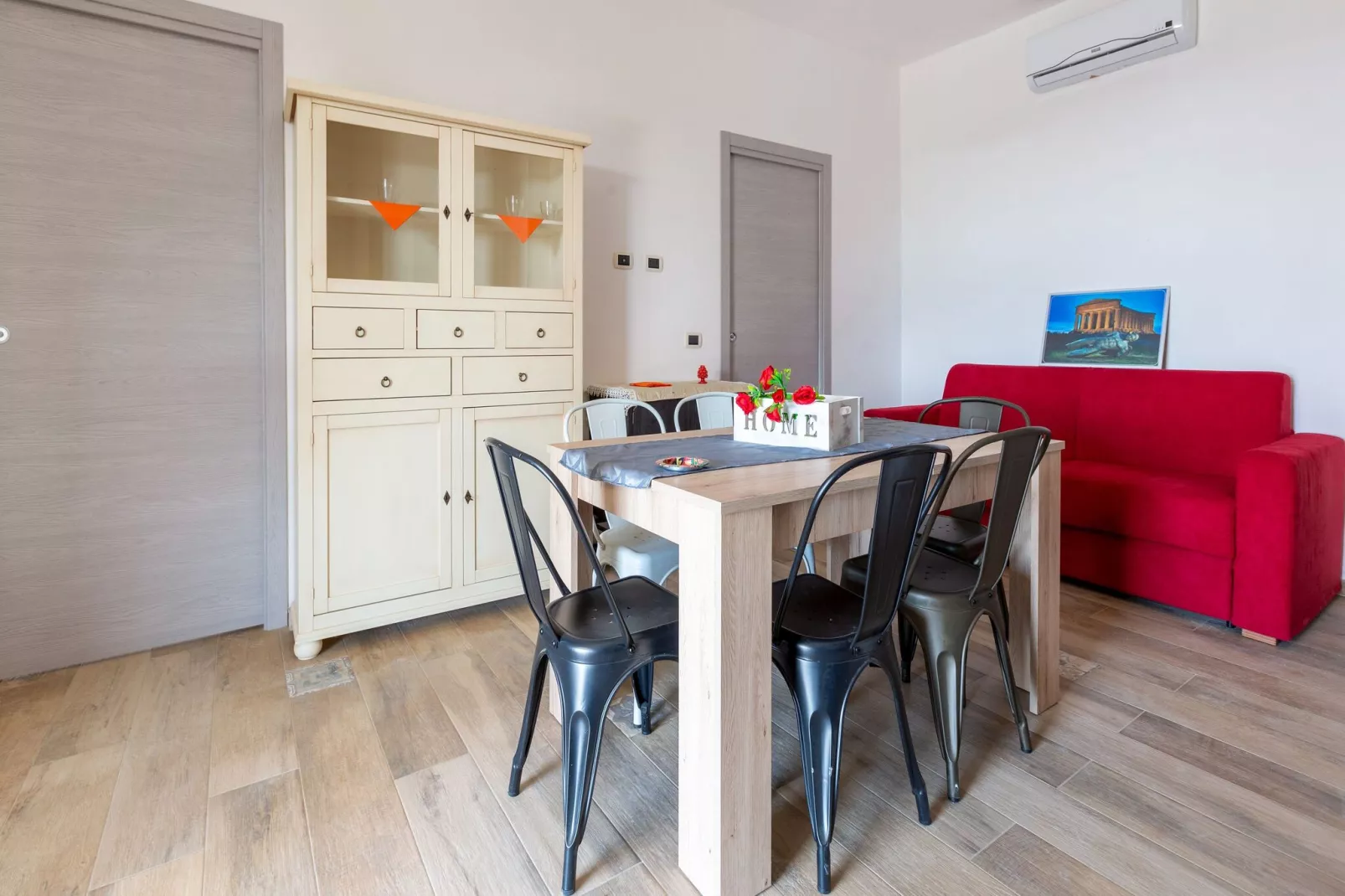Casa Intera per 12 Persone-Living room