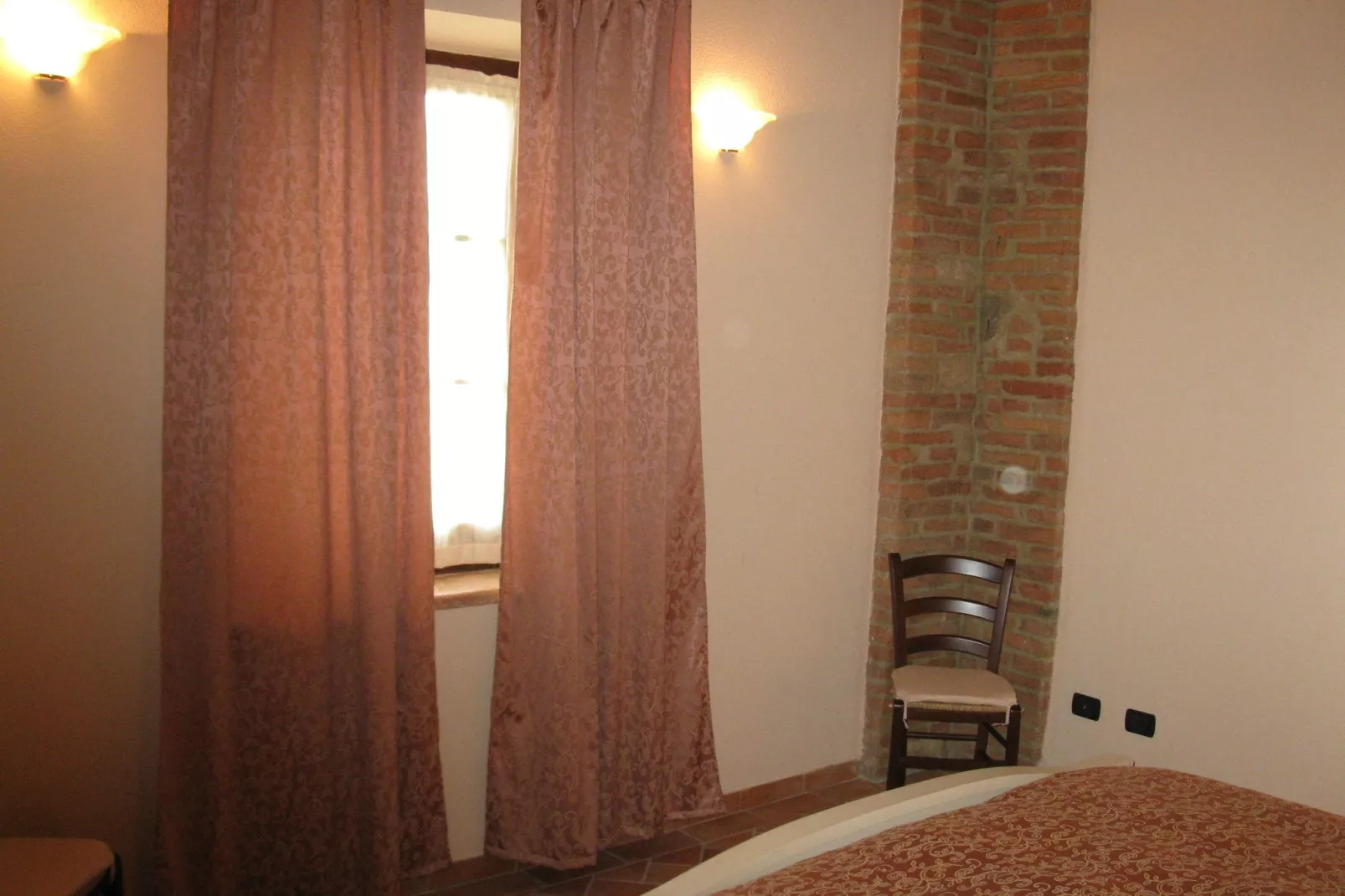 Fuoco-Bedroom