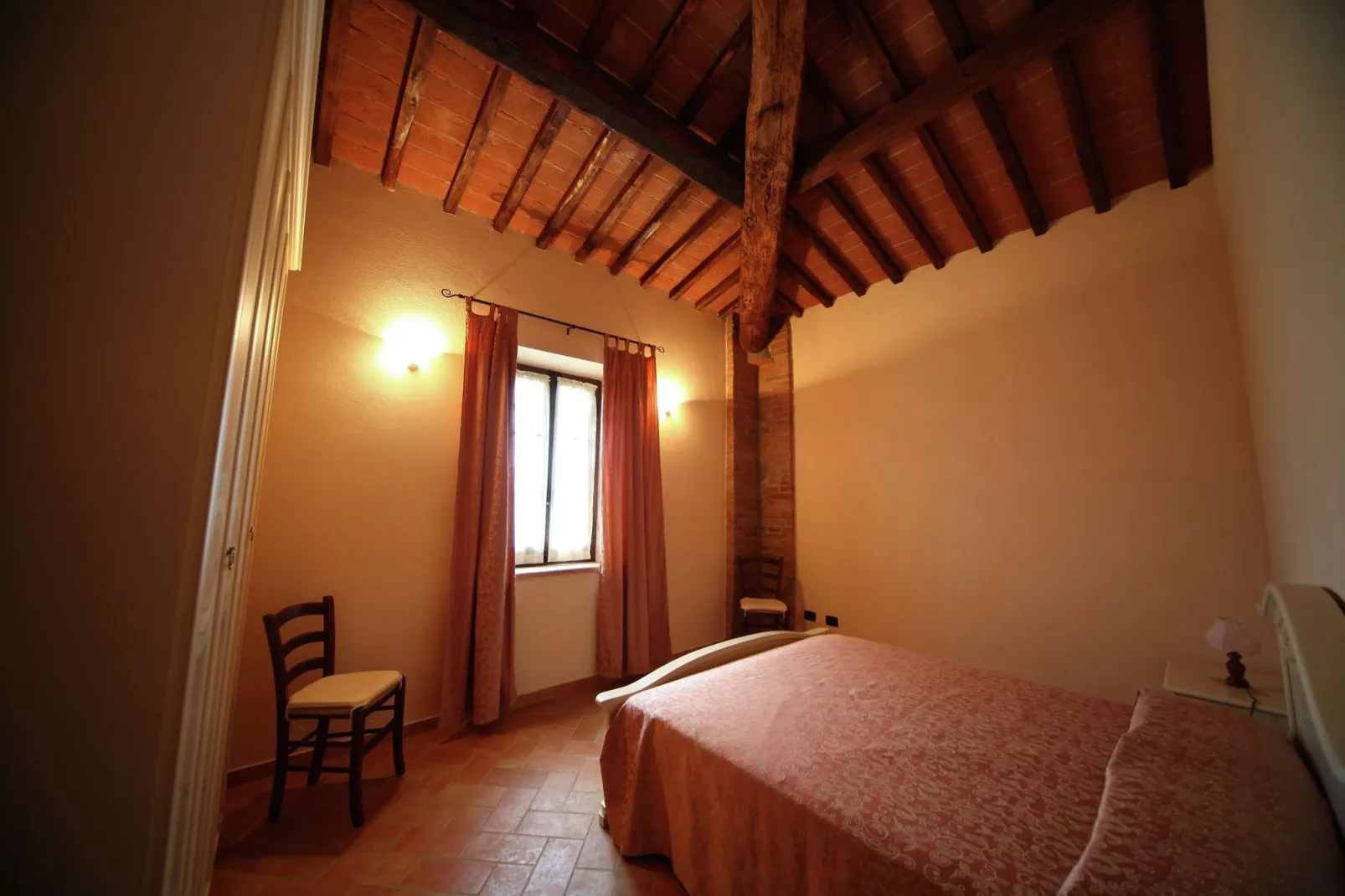 Fuoco-Bedroom