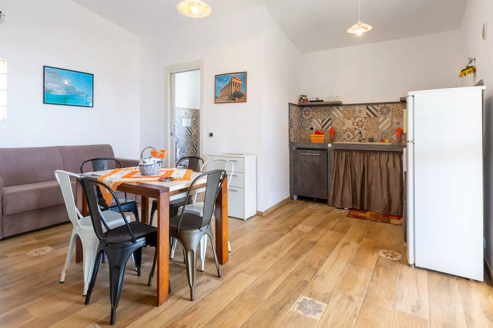Casa Intera per 12 Persone-Living room