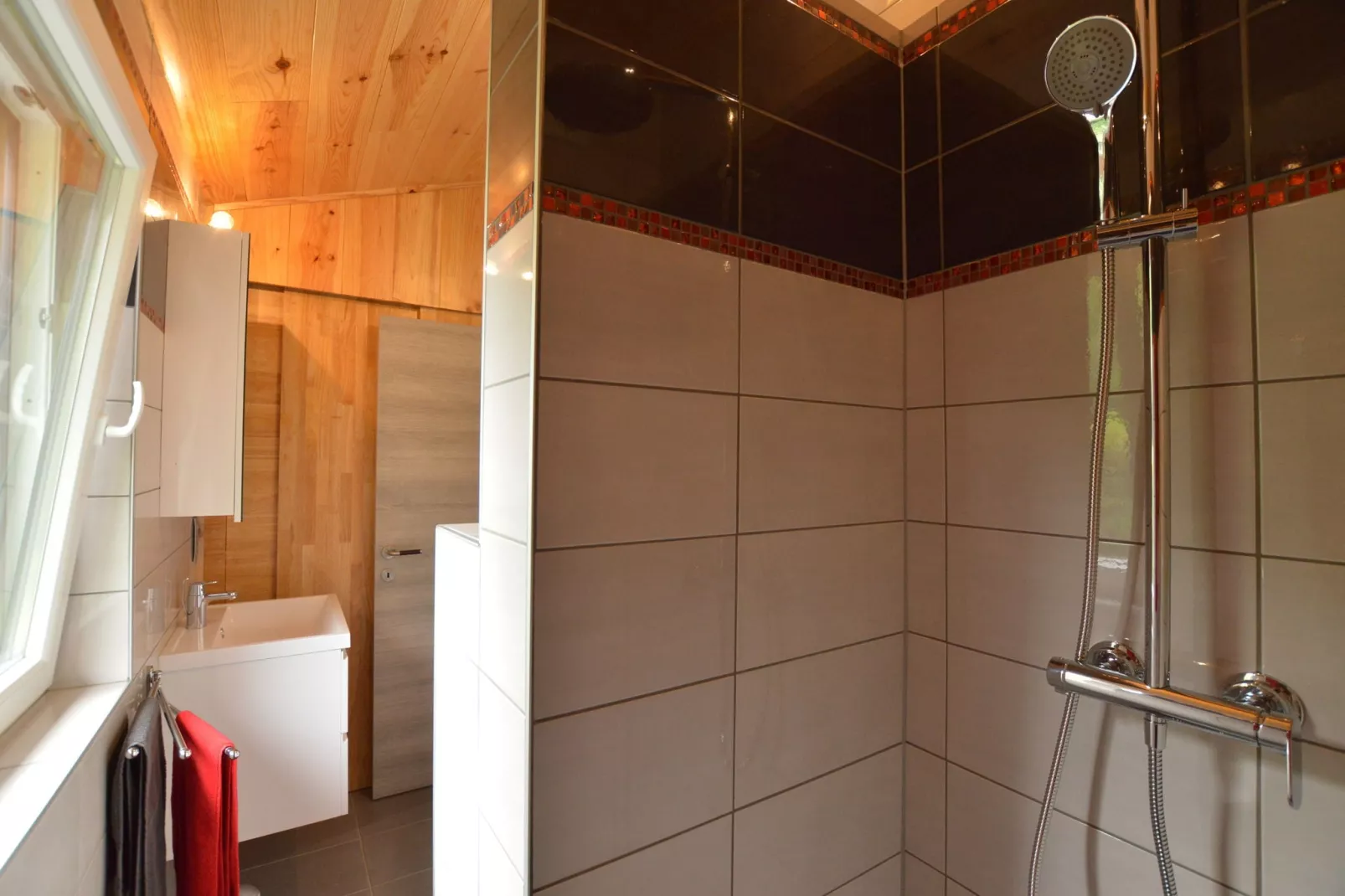 Le Chalet Chaleureux B-Bathroom