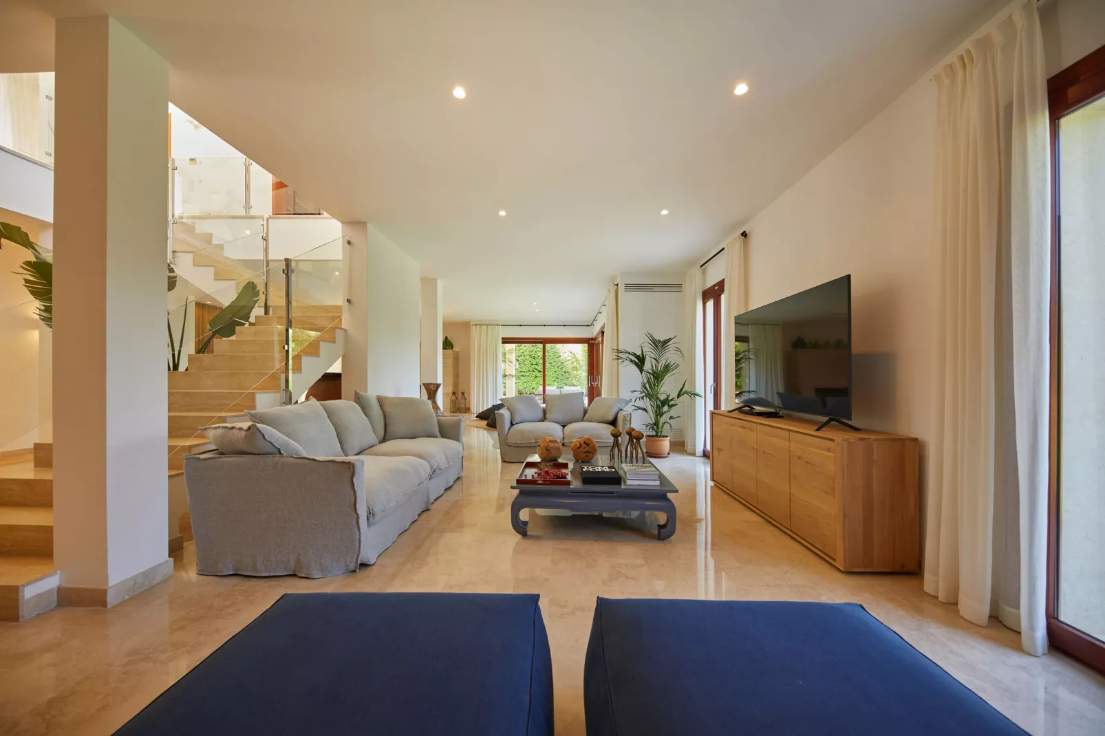 Villa Ruby-Living room