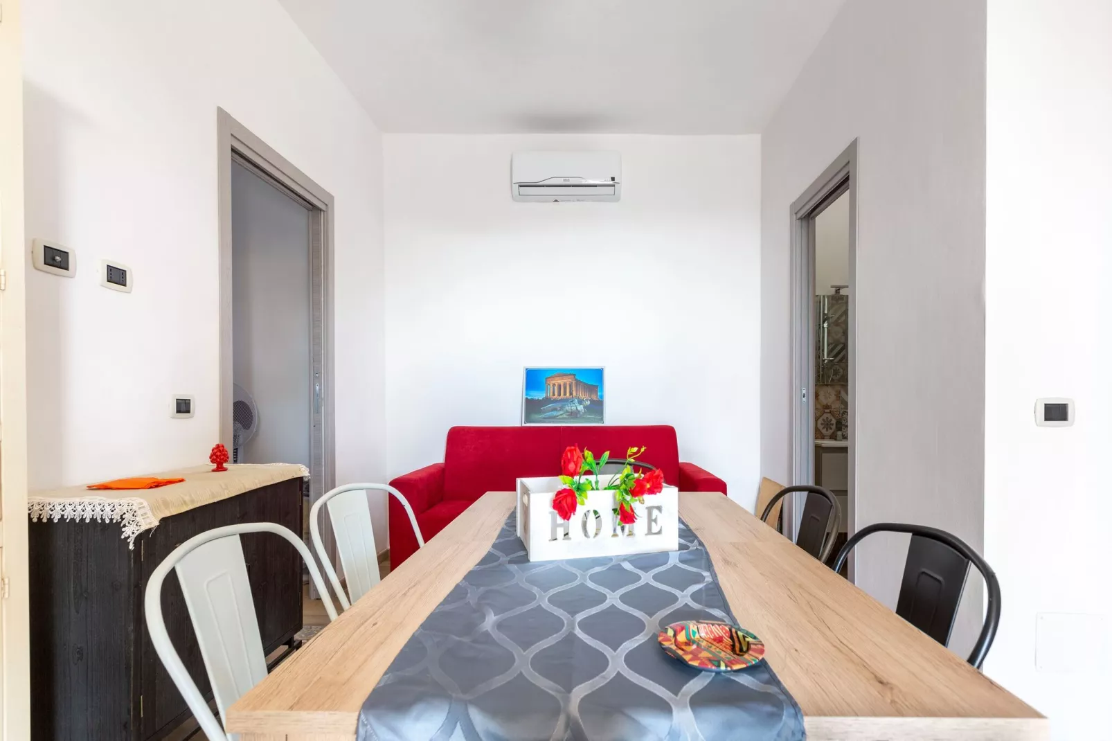 Casa Intera per 12 Persone-Dining room