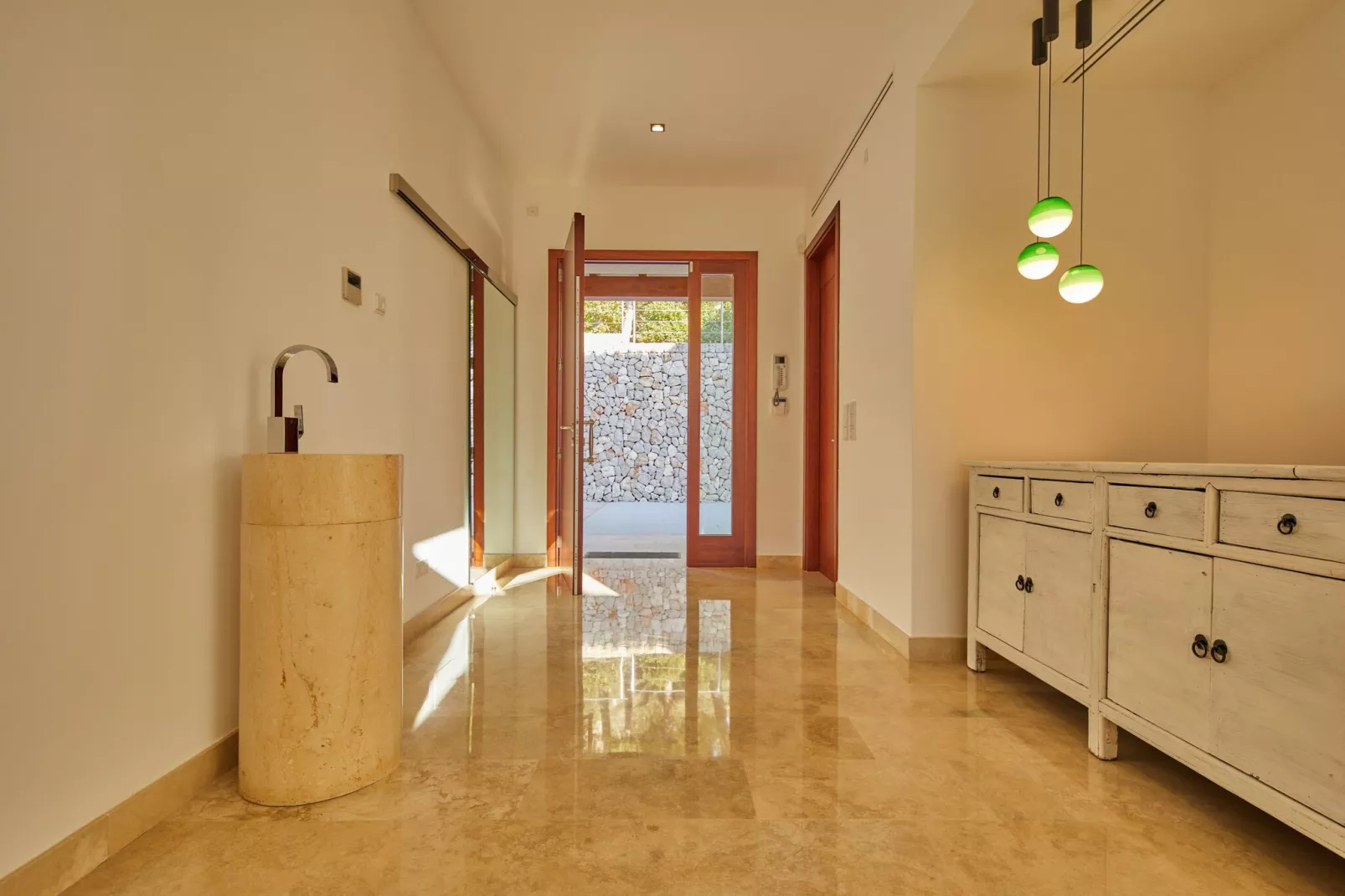 Villa Ruby-Landing