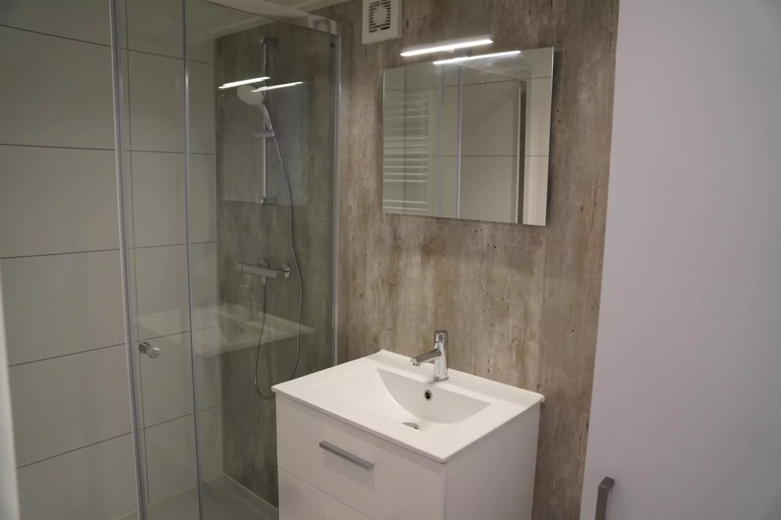 Vakantiepark De Rimboe & De Woeste Hoogte 27-Bathroom