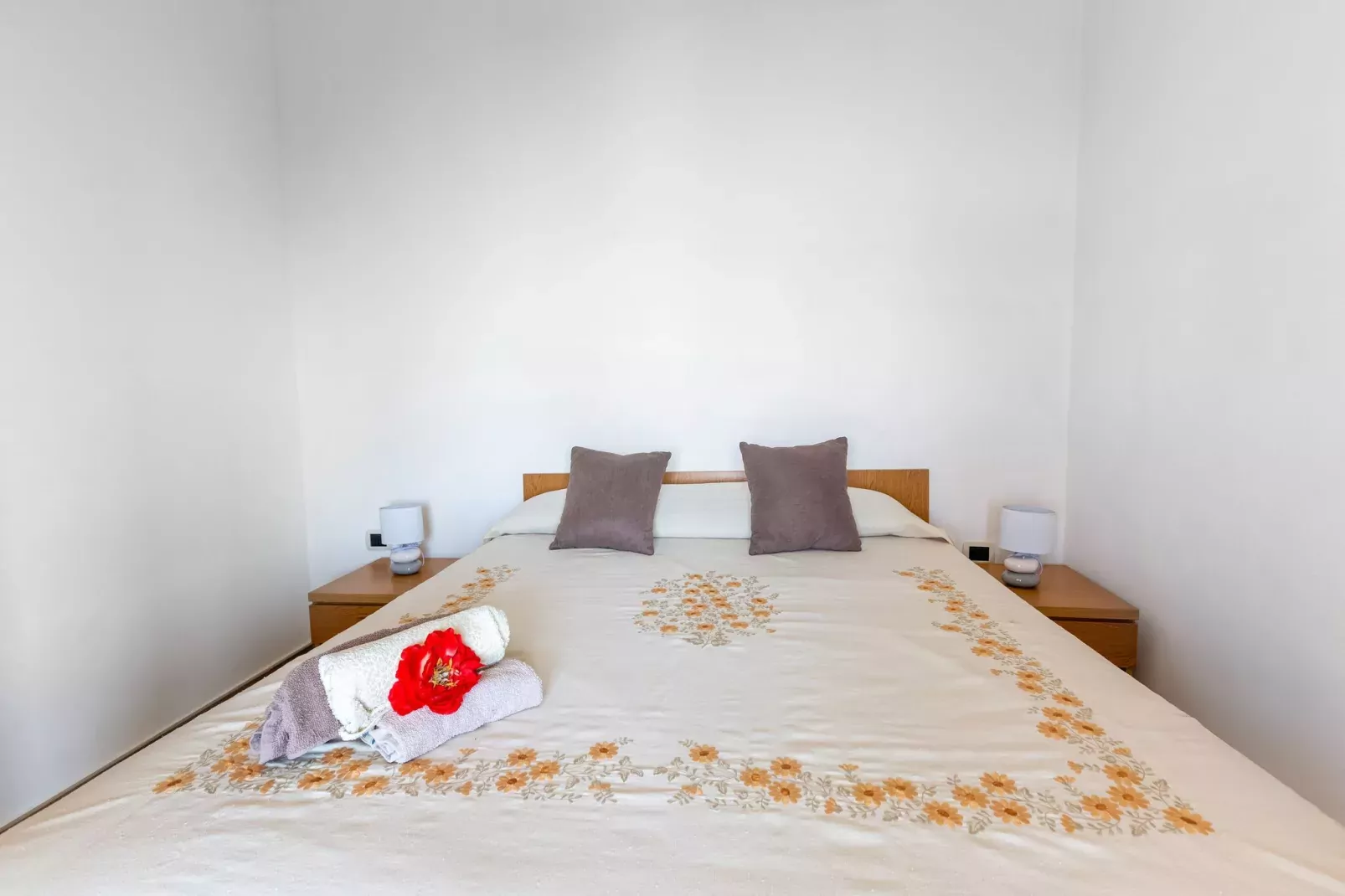 Casa Intera per 12 Persone-Bedroom