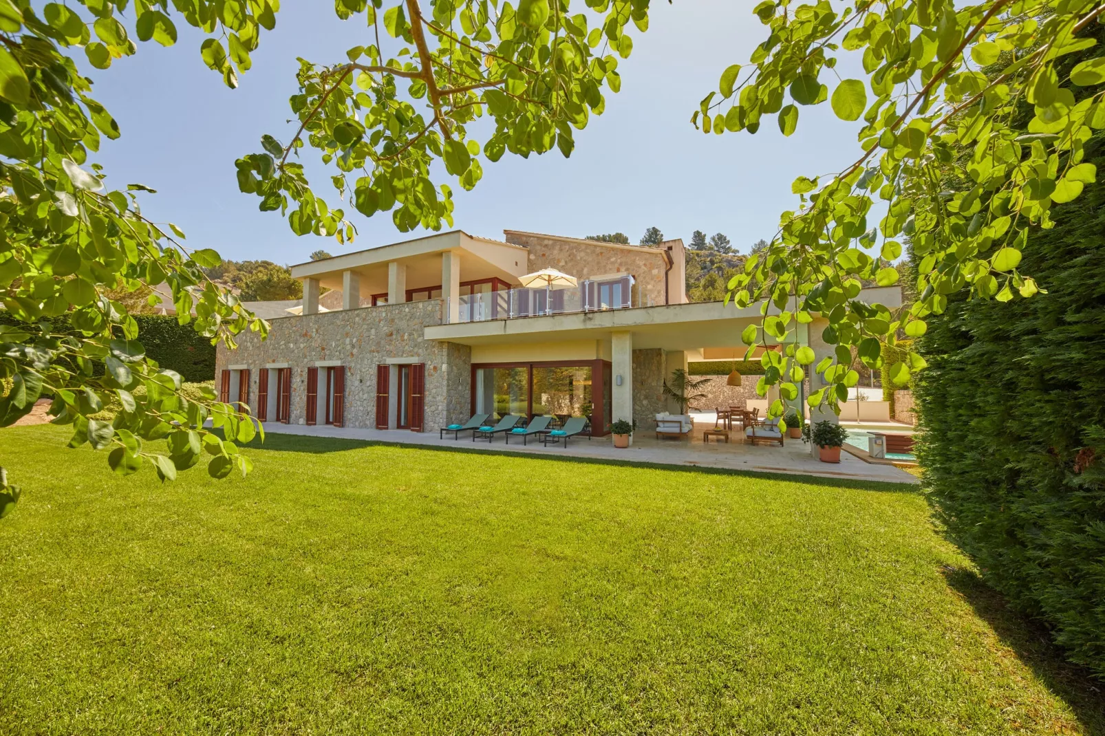 Villa Ruby-Gardens summer