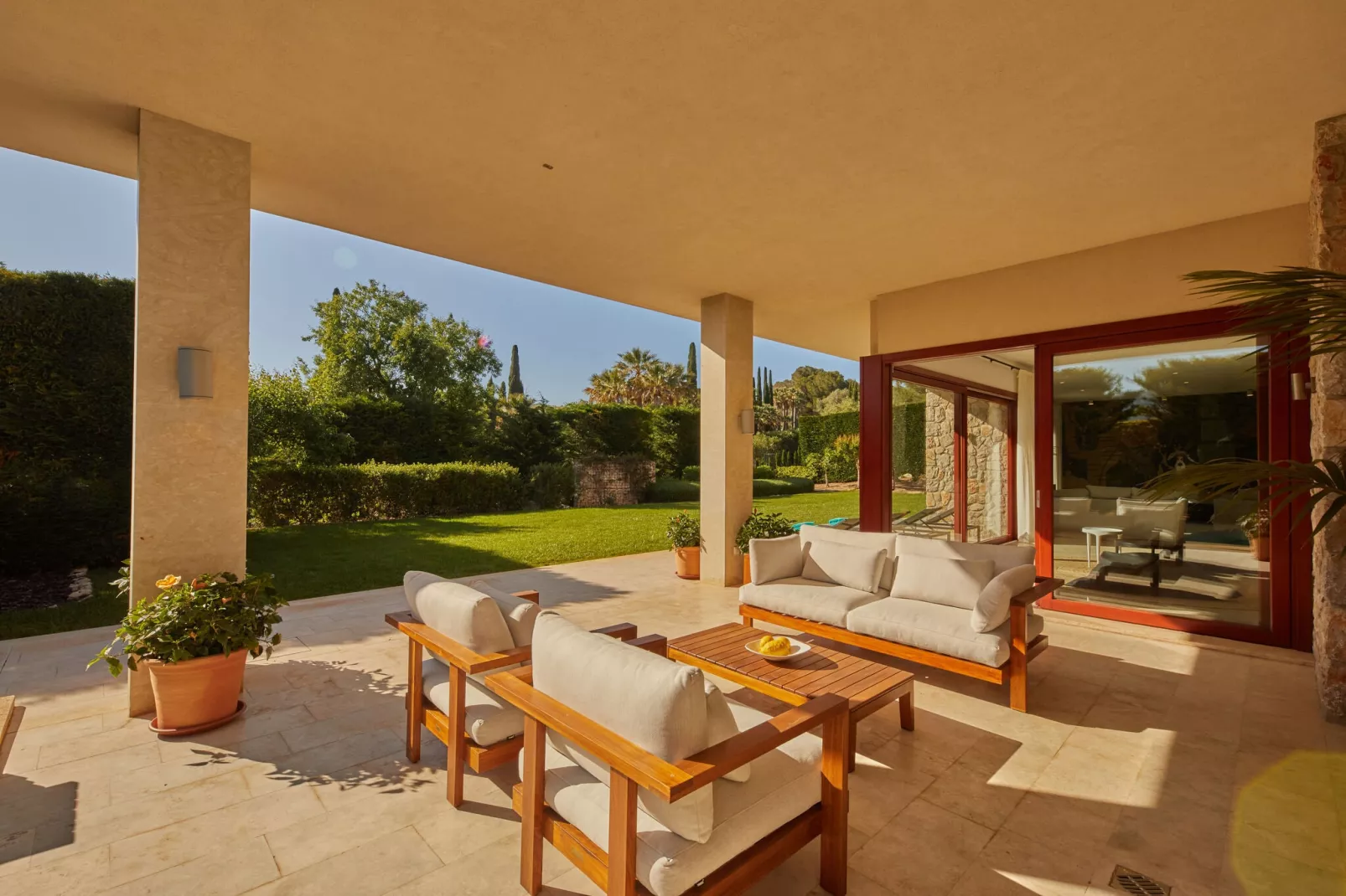 Villa Ruby-Gardens summer