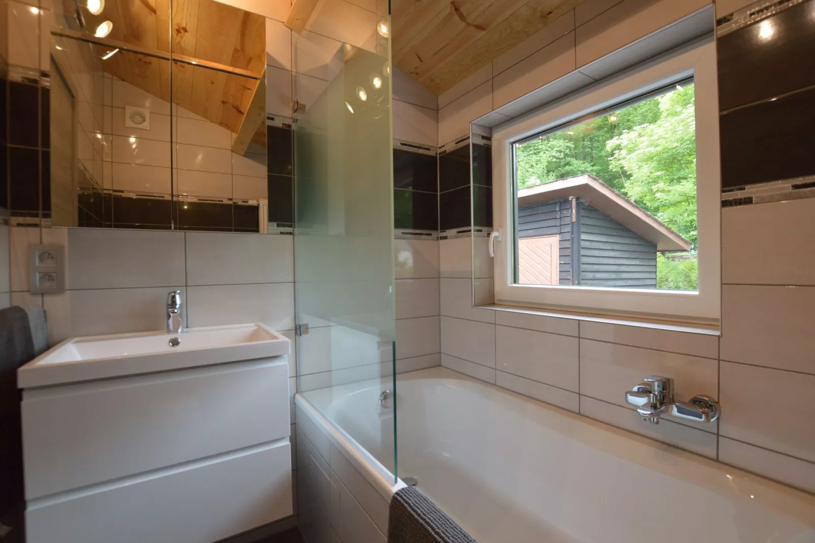 Le Grand Chalet Chaleureux-Bathroom