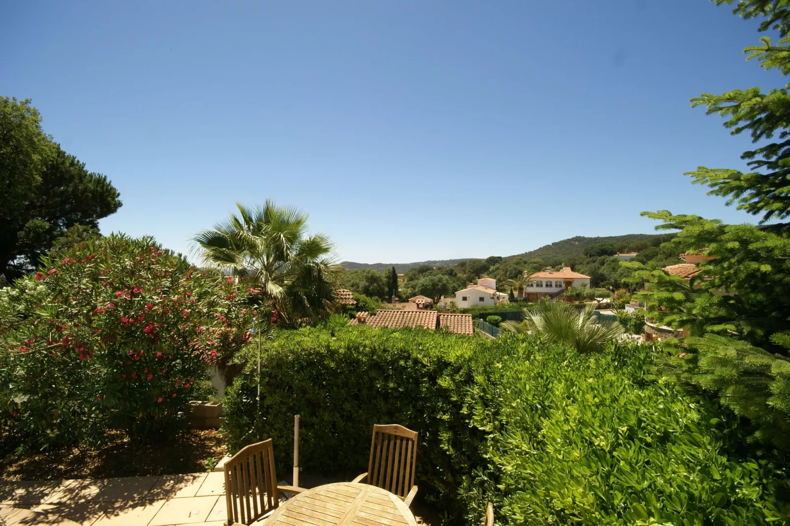 Casa Sophie Amber-Gardens summer