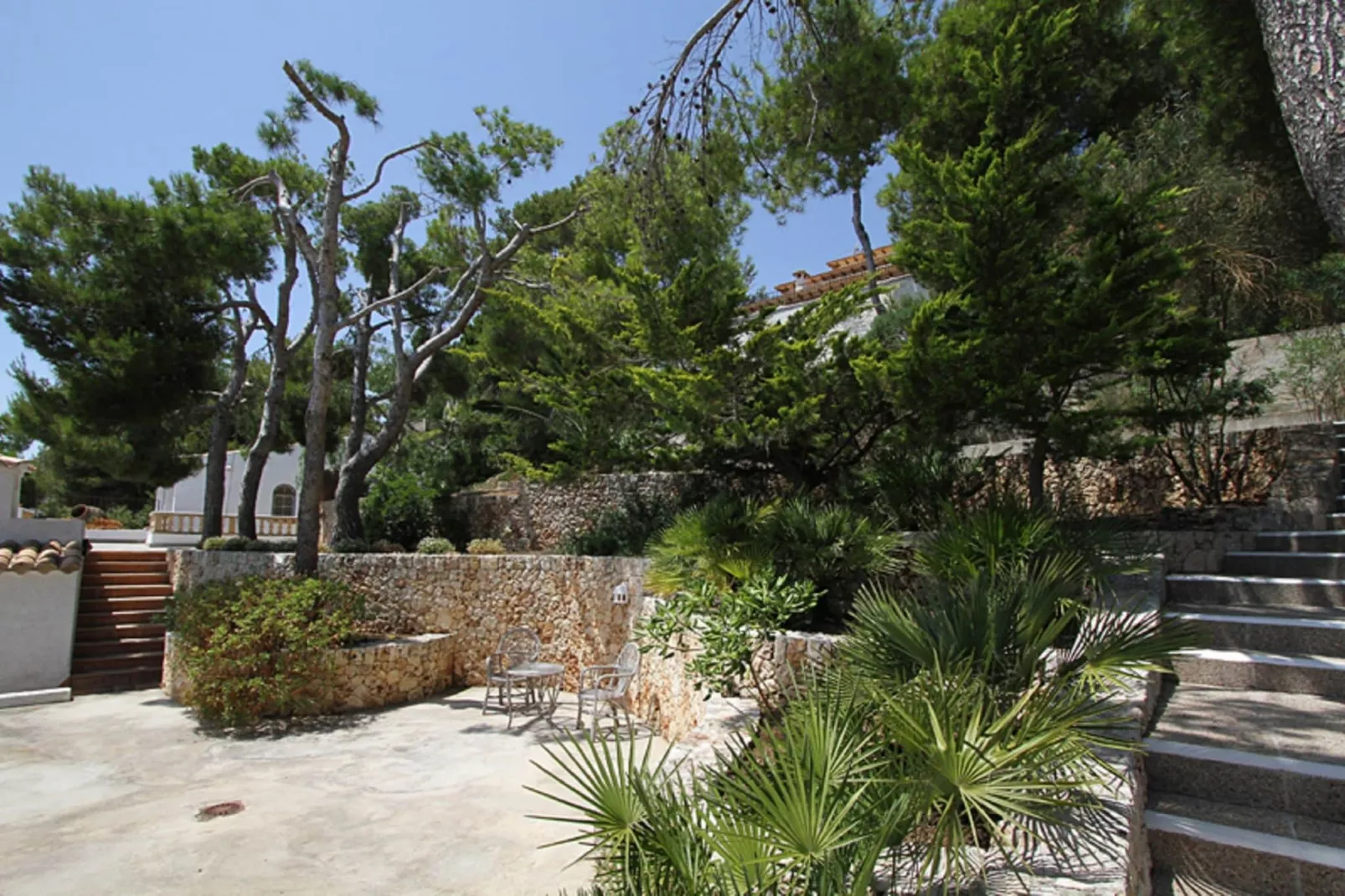 Ratjada-Gardens summer