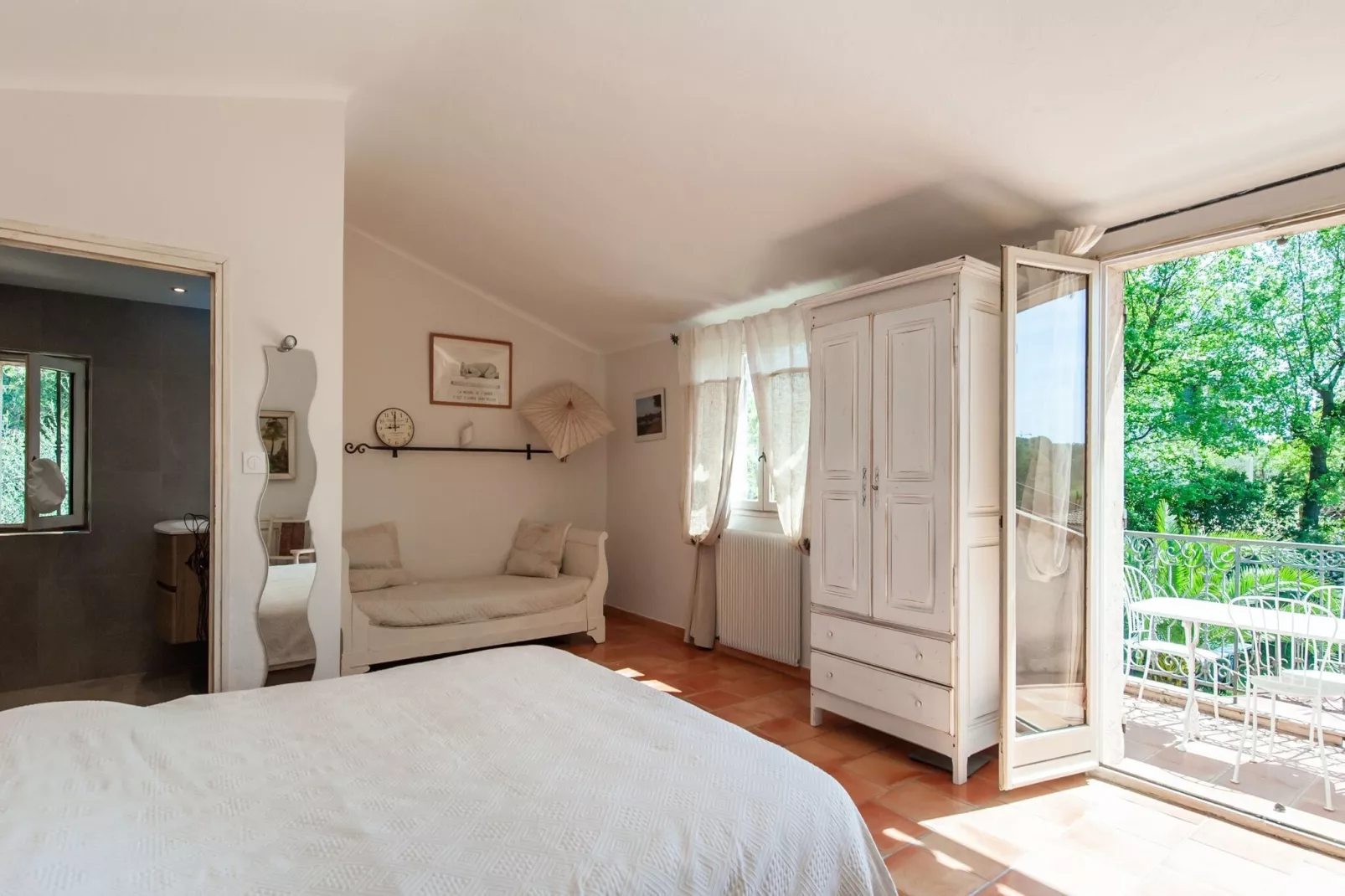 Mougins-Bedroom
