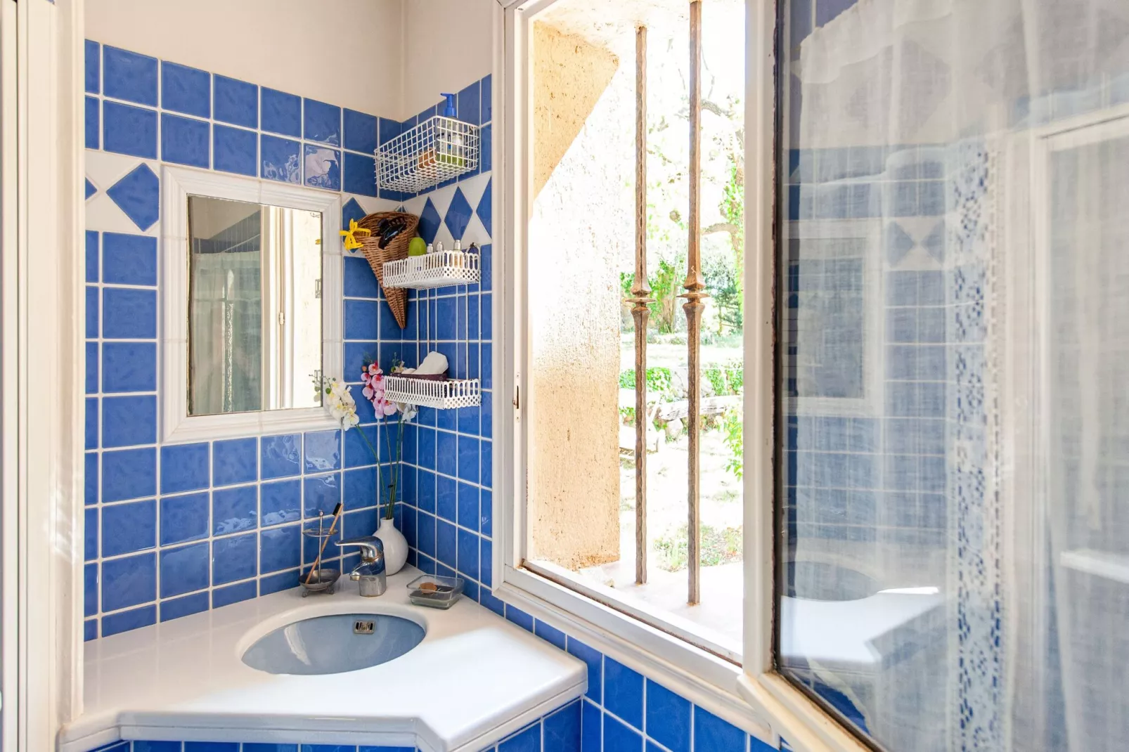 Mougins-Bathroom