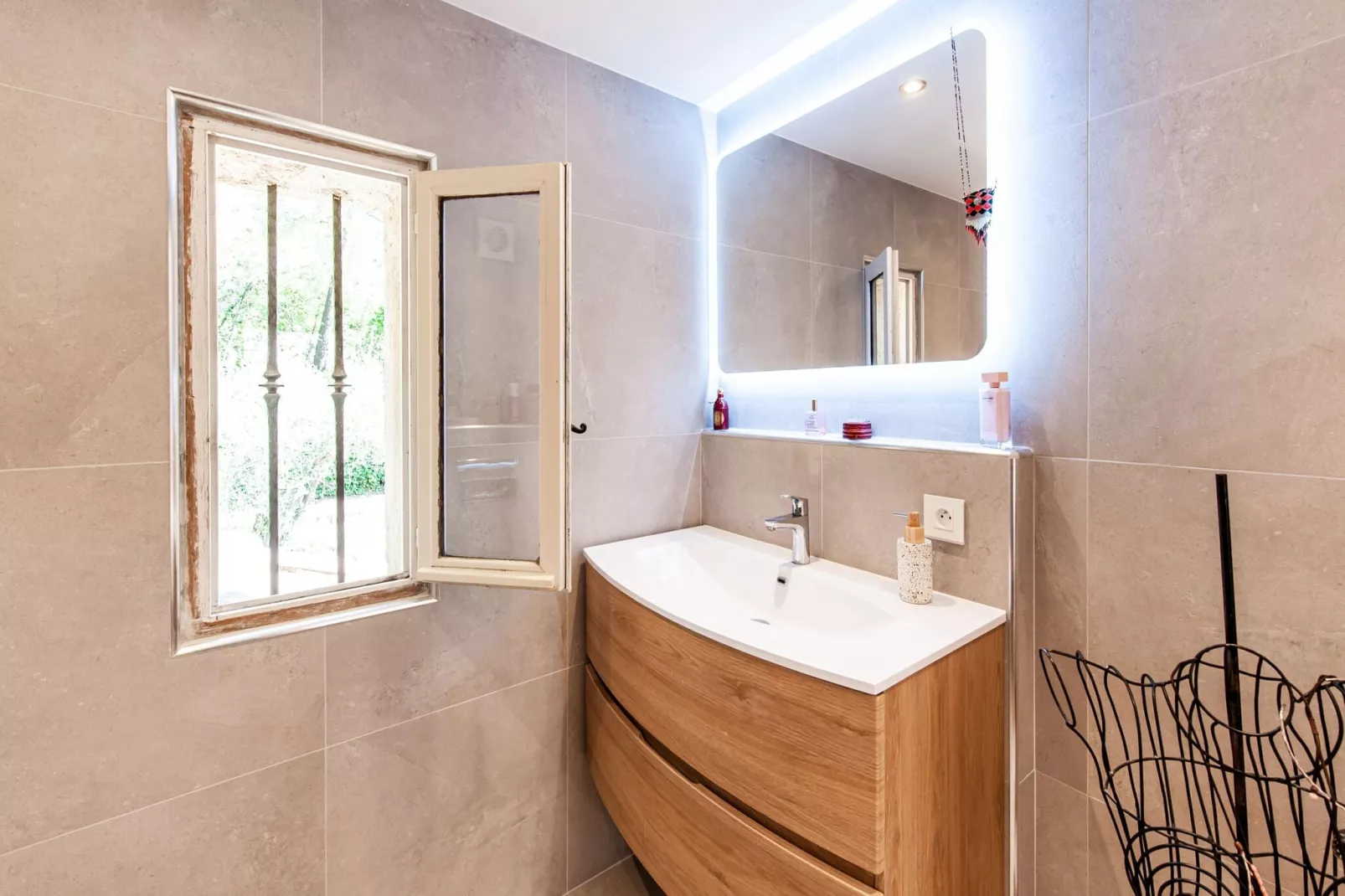 Mougins-Bathroom