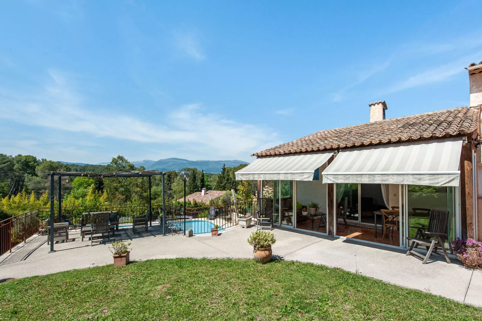 Mougins-Gardens summer