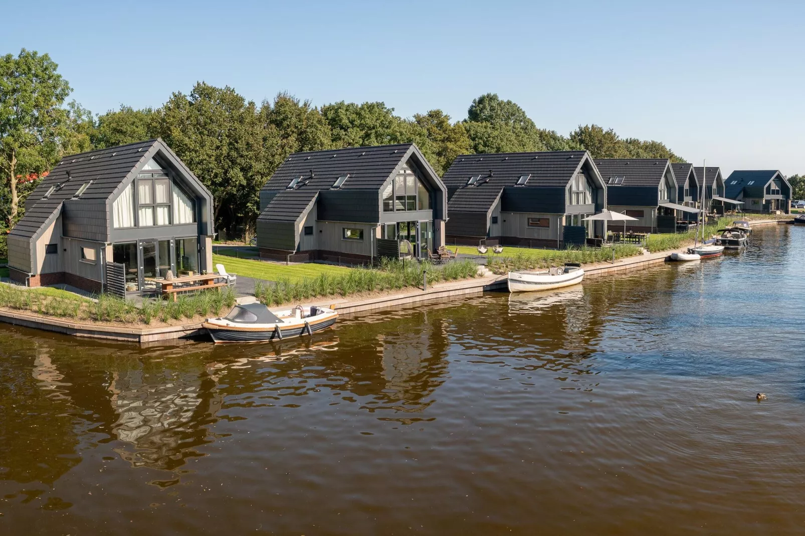 Watervilla Twa-Exterior summer
