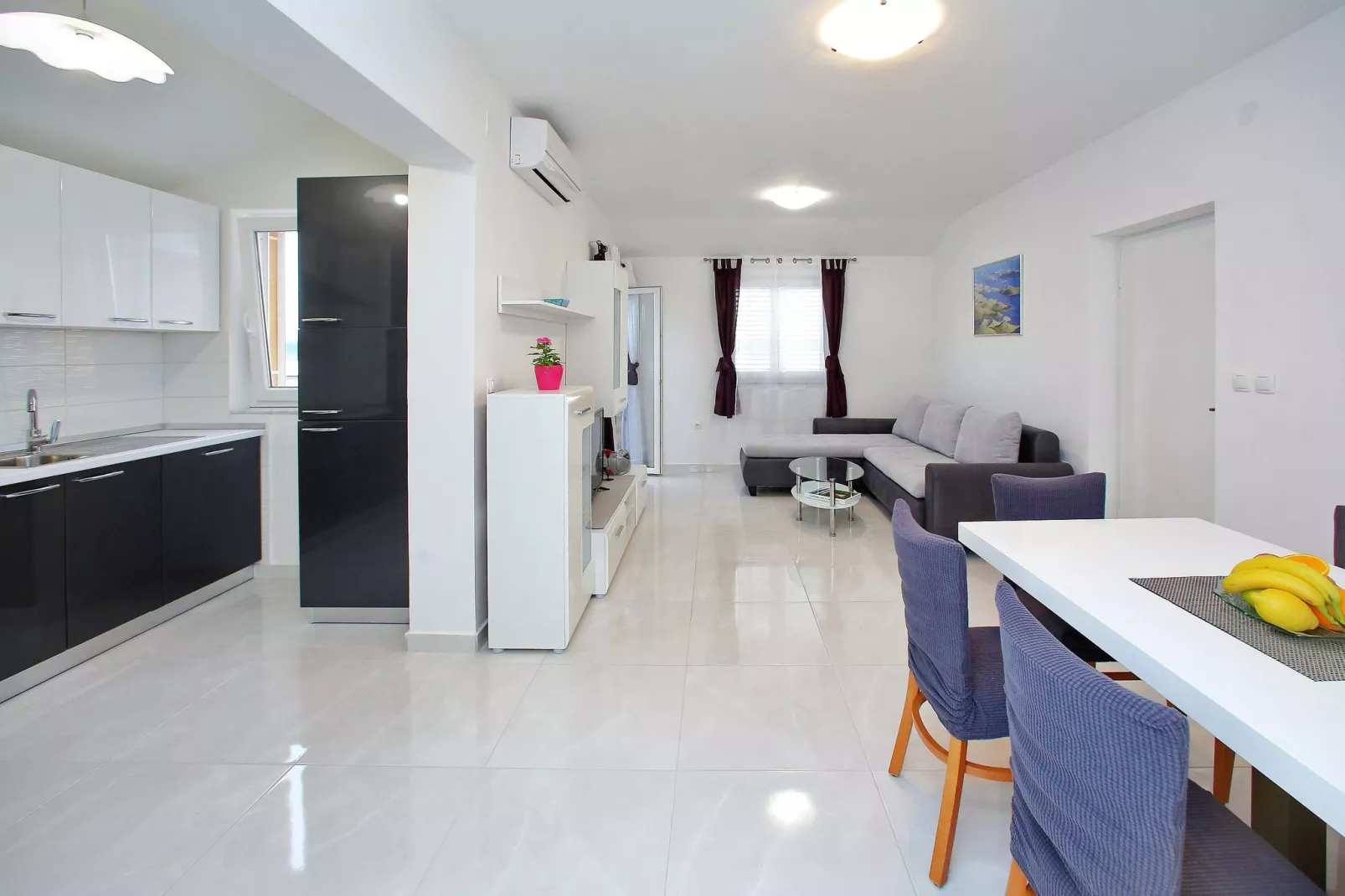 Holiday home Nekic-Dining room