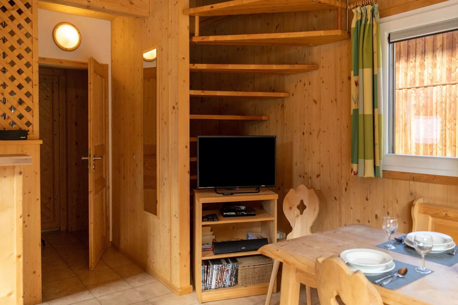 Chalet Pakenham-Dining room