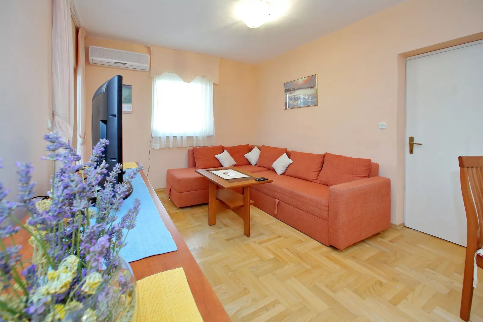 Holiday home Nekic-Living room