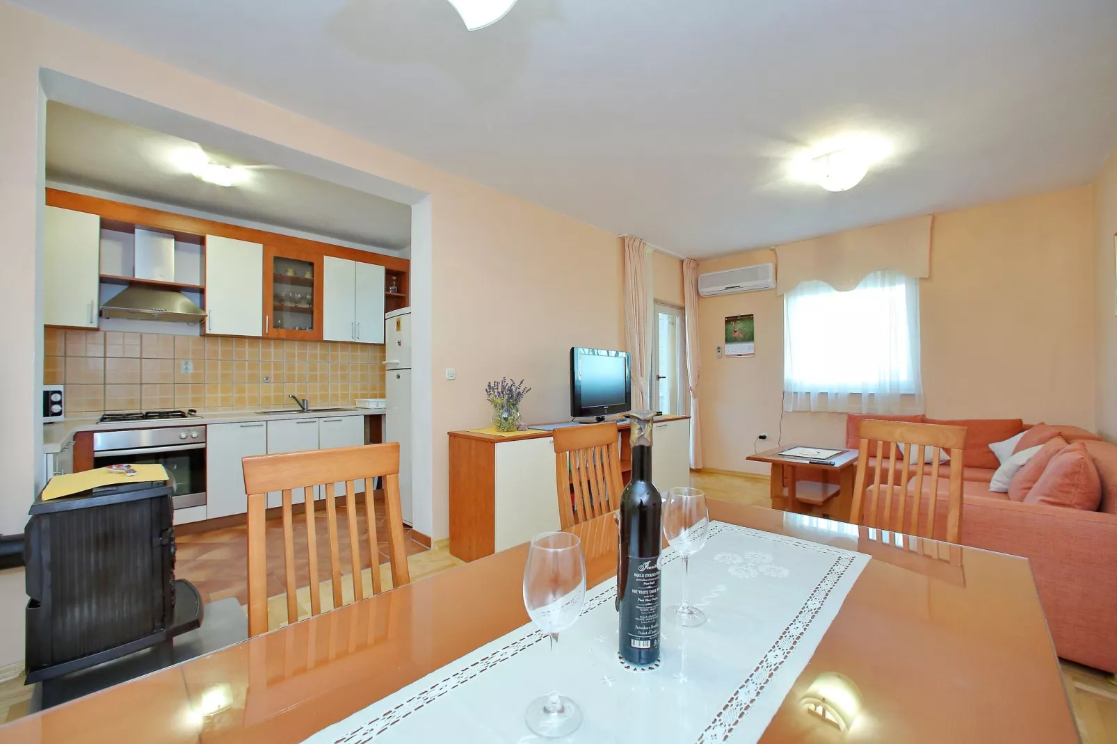Holiday home Nekic-Dining room