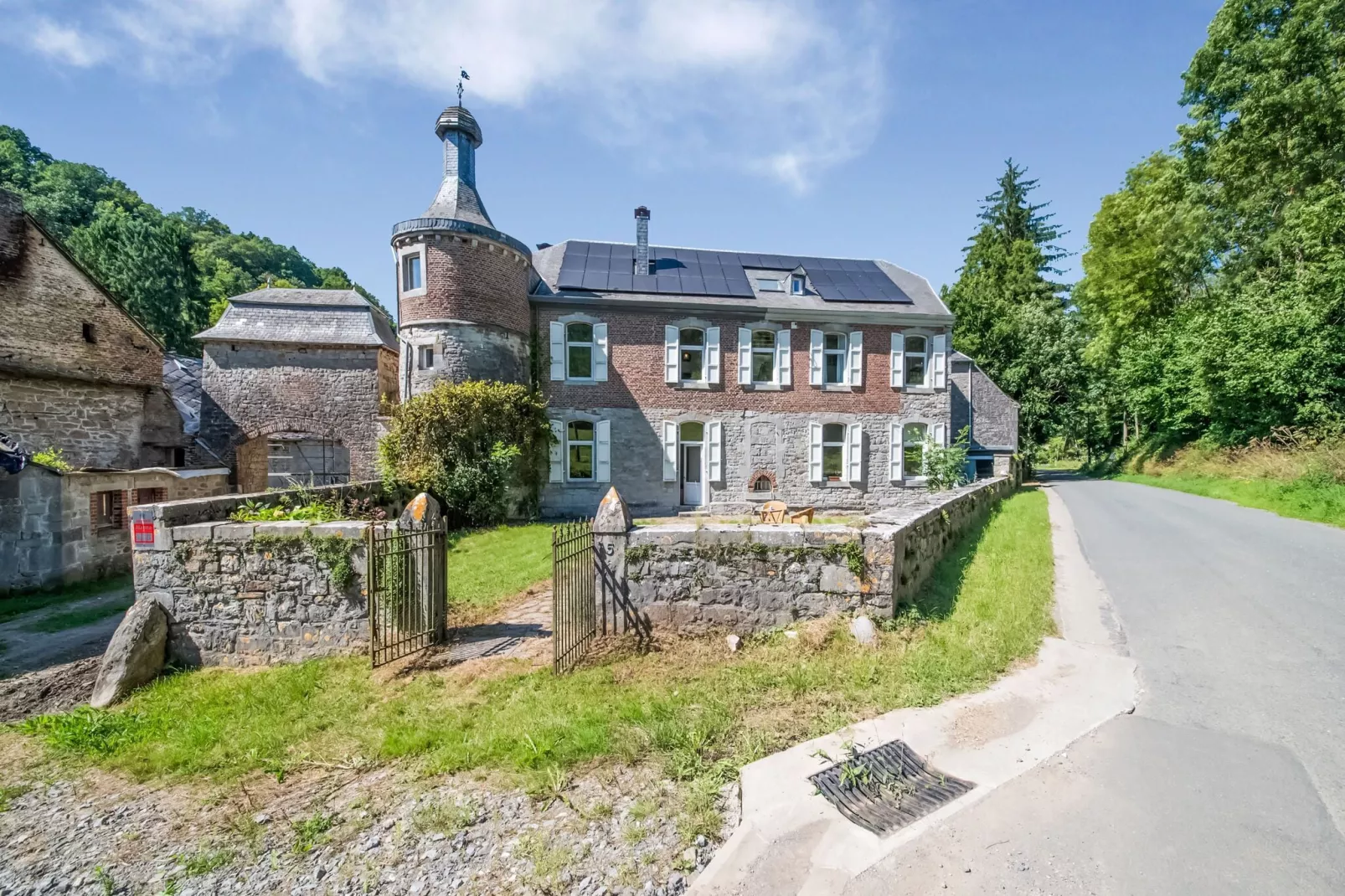 Château de Férot-Exterior summer