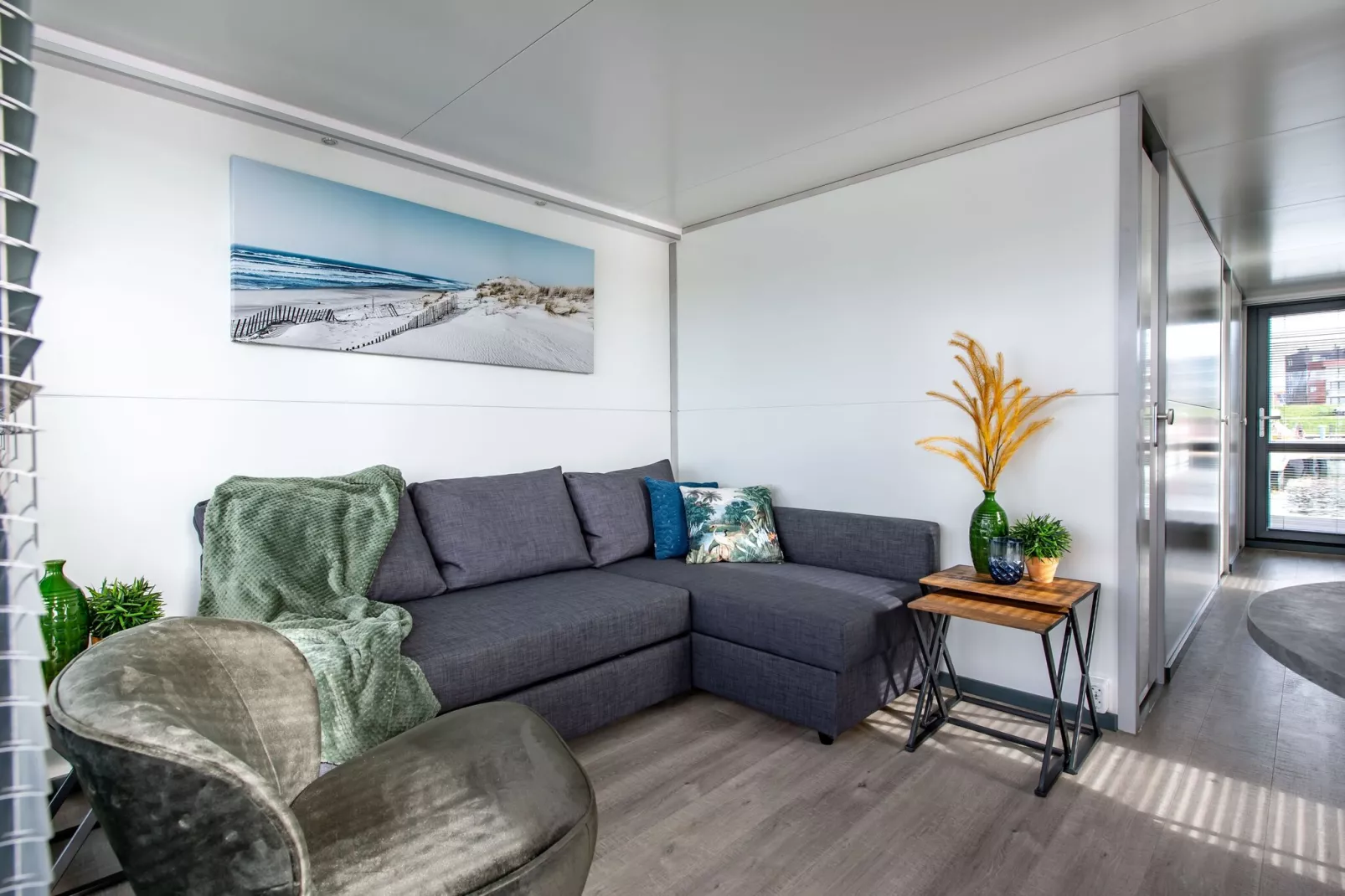 Waterlodge Blue Lagoon-Living room