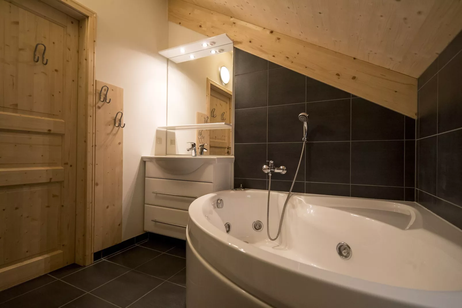 Kreischberg Chalets 37-Bathroom