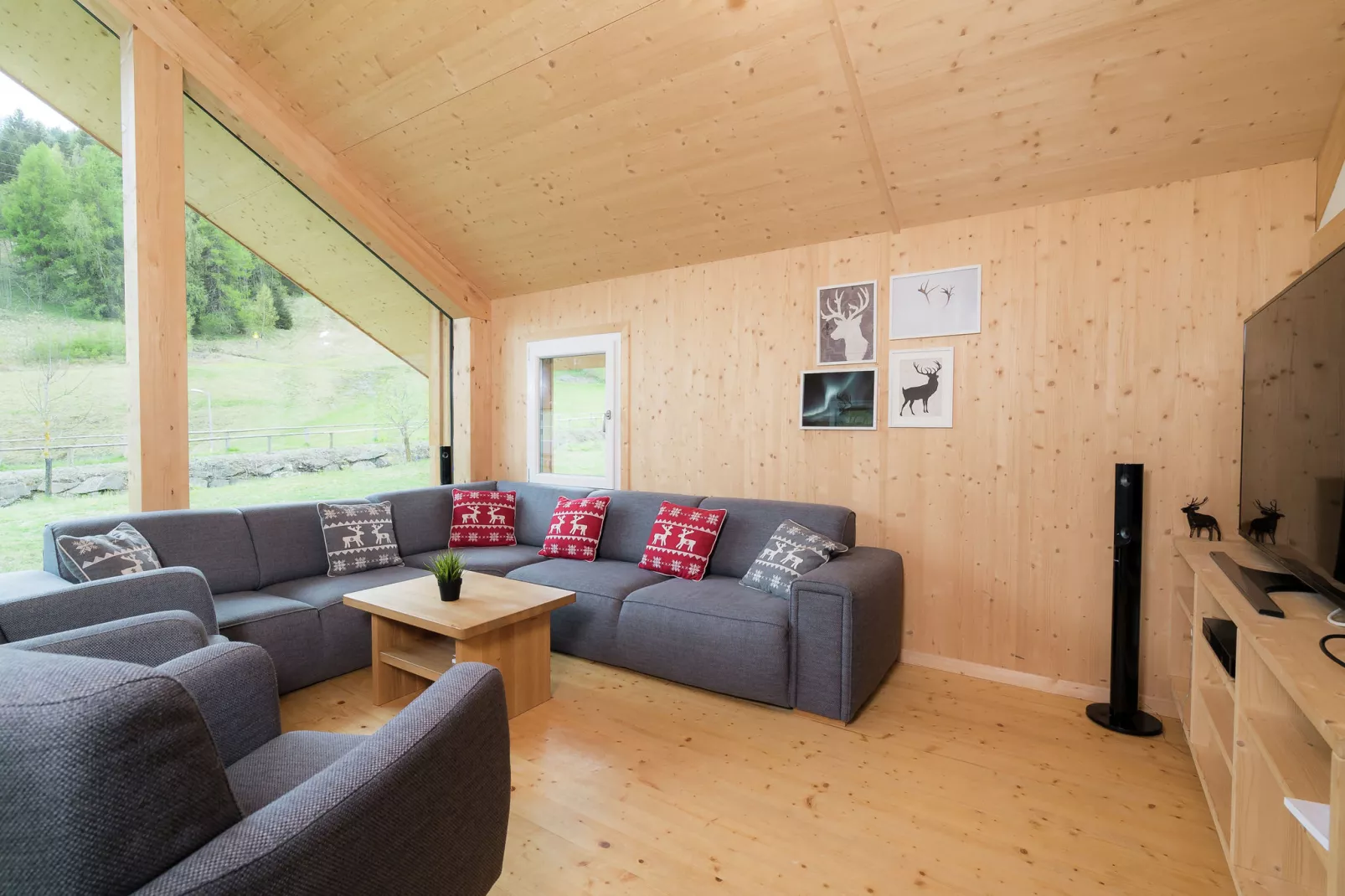 Kreischberg Chalets 19-Living room