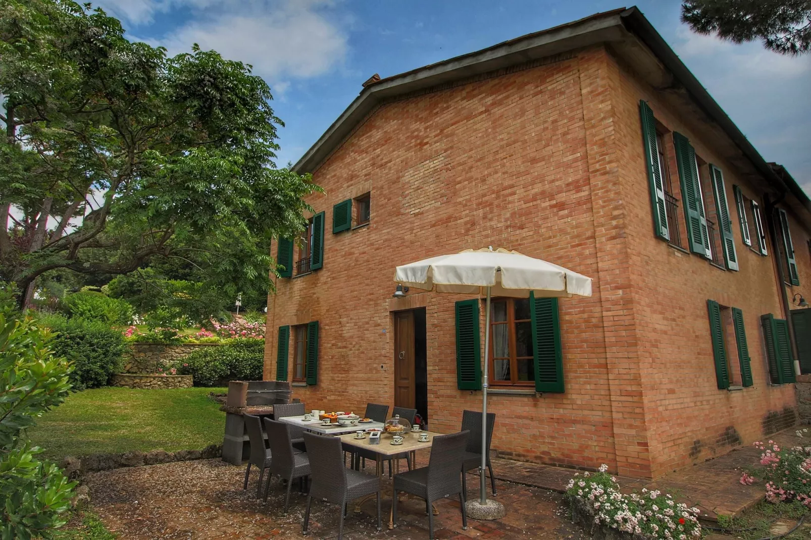 Oliveta-Exterior summer