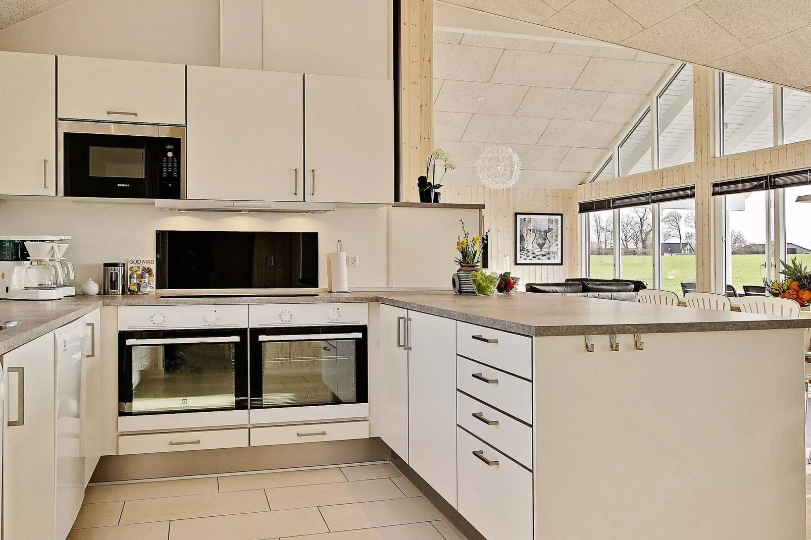 Luxurioses Strandhaus mit Pool -- By Traum Ferienwohnungen