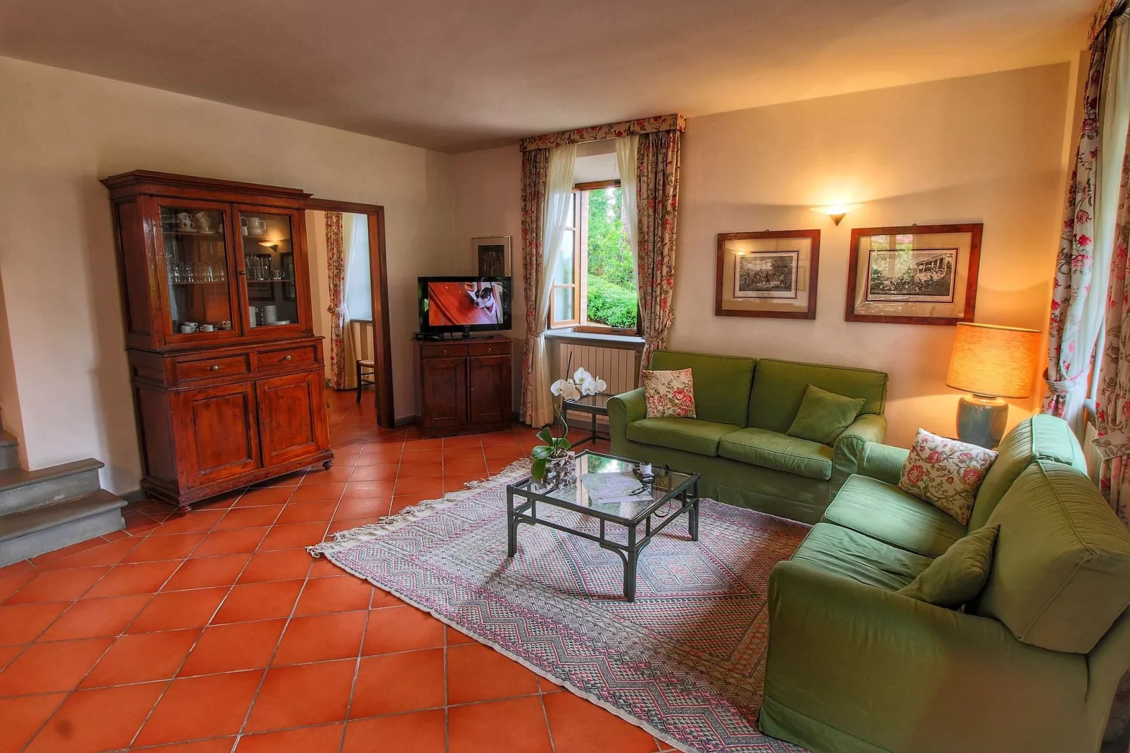 Oliveta-Living room