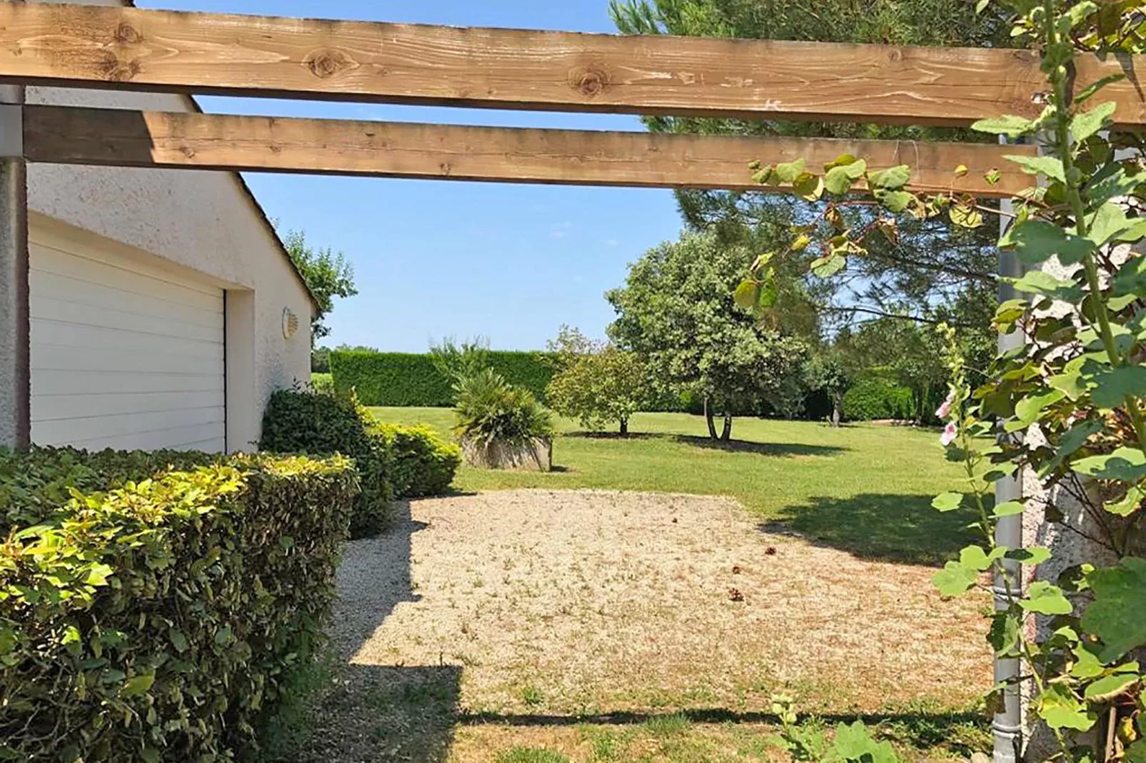 Villa Petite Champagne-Gardens summer