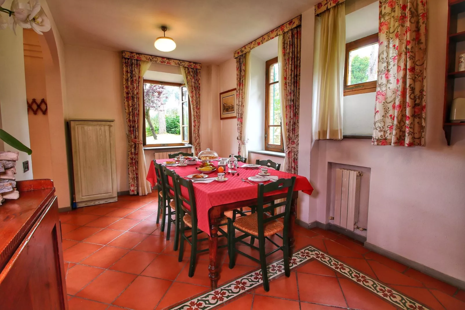 Oliveta-Dining room