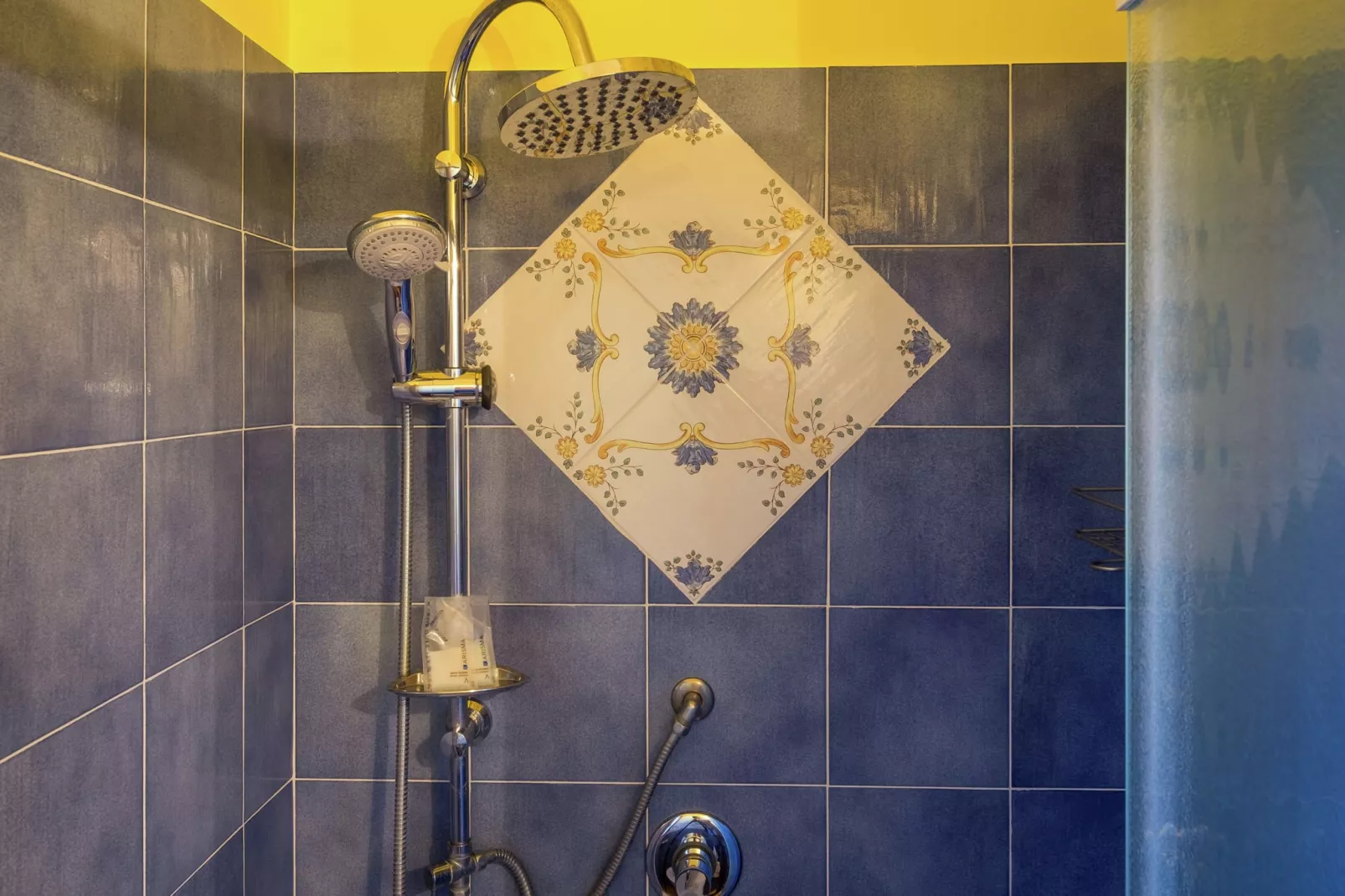 Montalbano Quattro-Bathroom