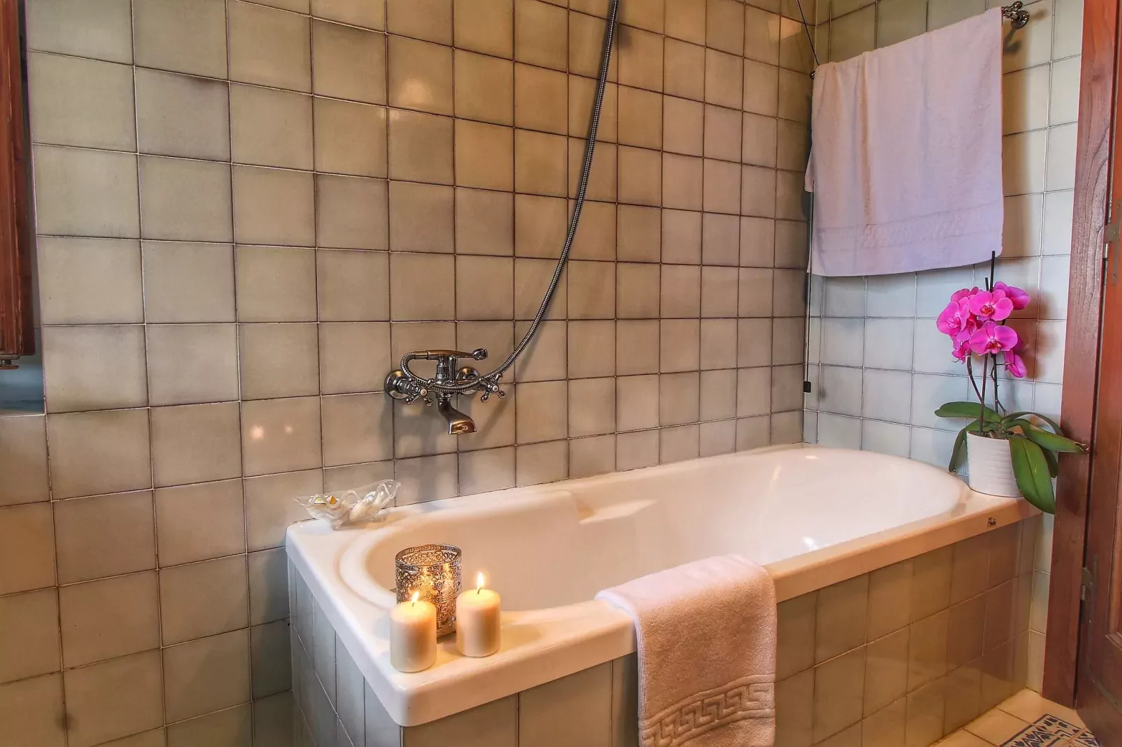 Oliveta-Bathroom