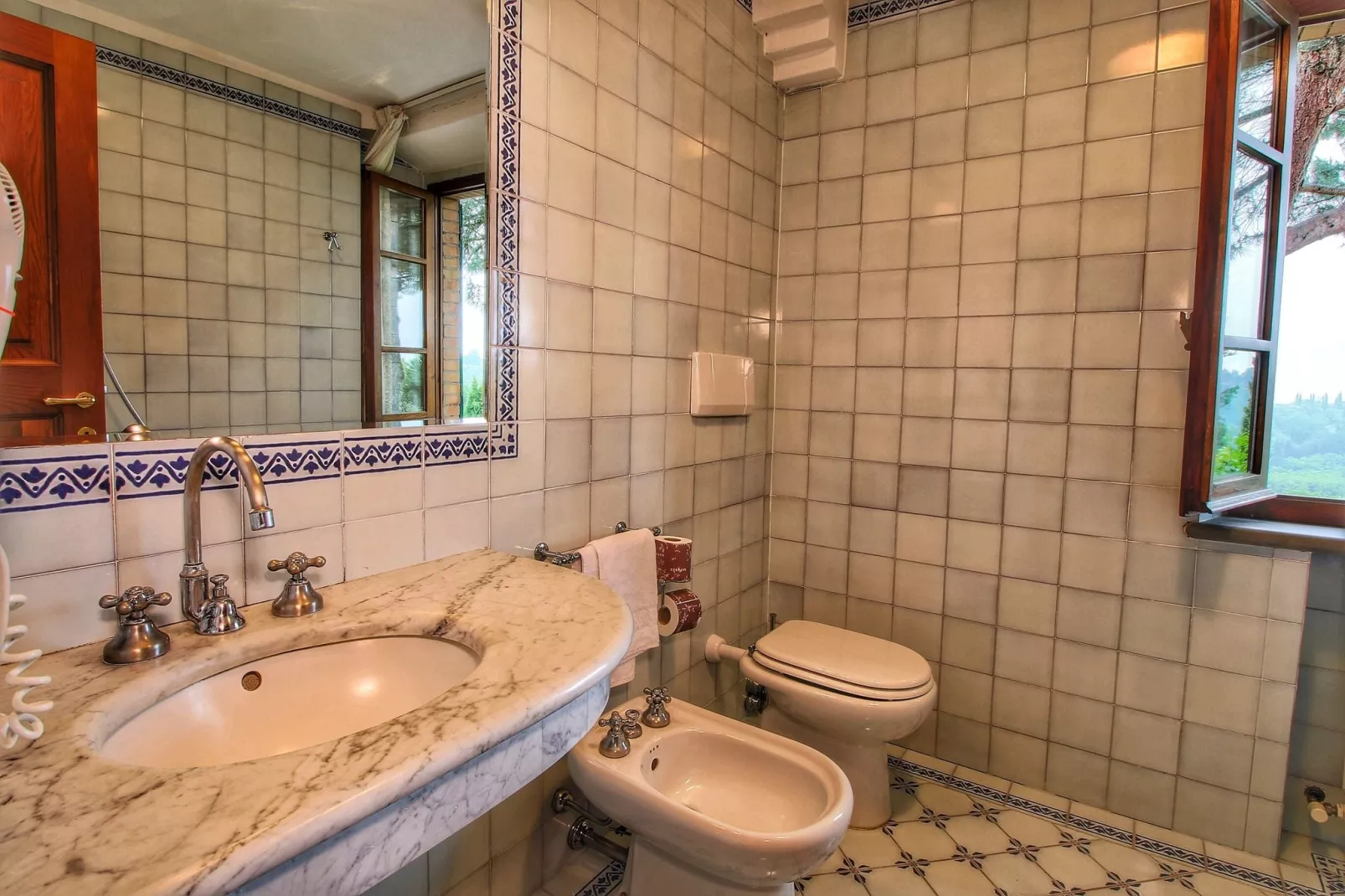 Oliveta-Bathroom