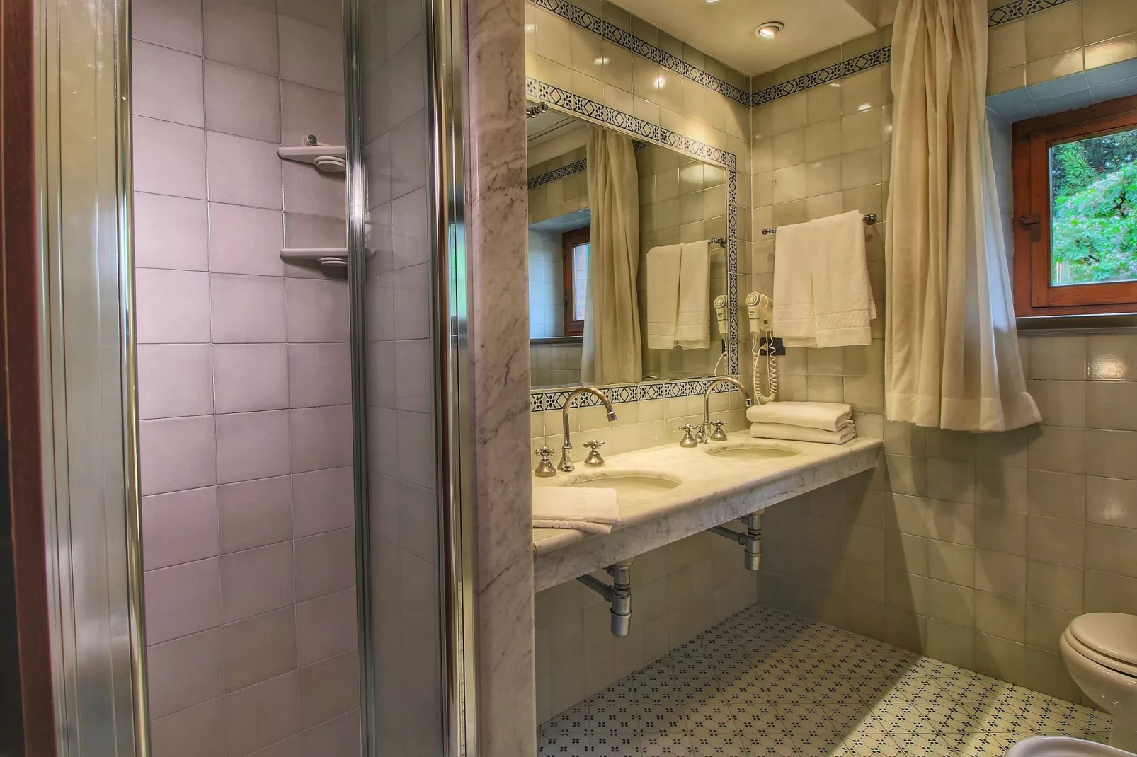 Oliveta-Bathroom