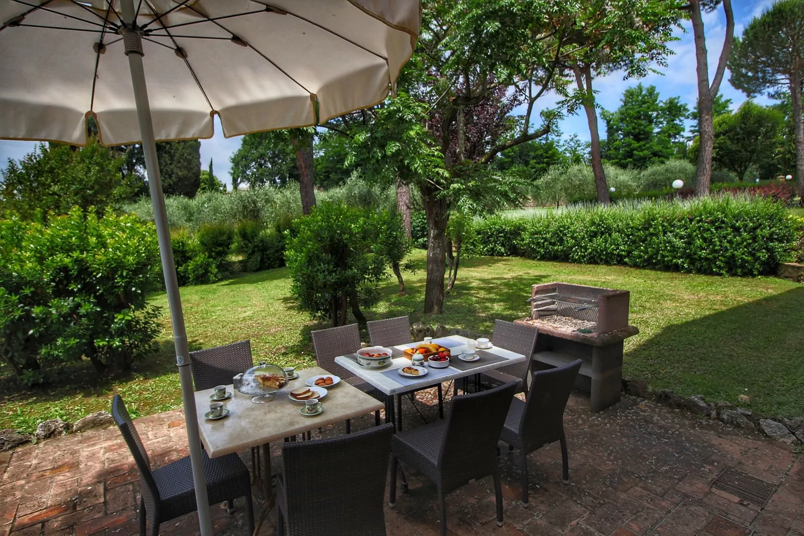 Oliveta-Gardens summer