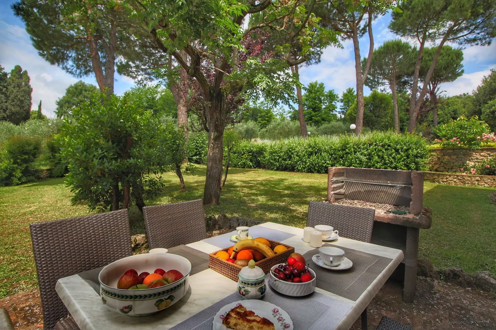 Oliveta-Gardens summer