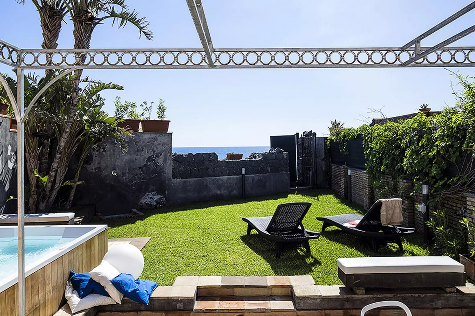 Casa Tecla-Gardens summer