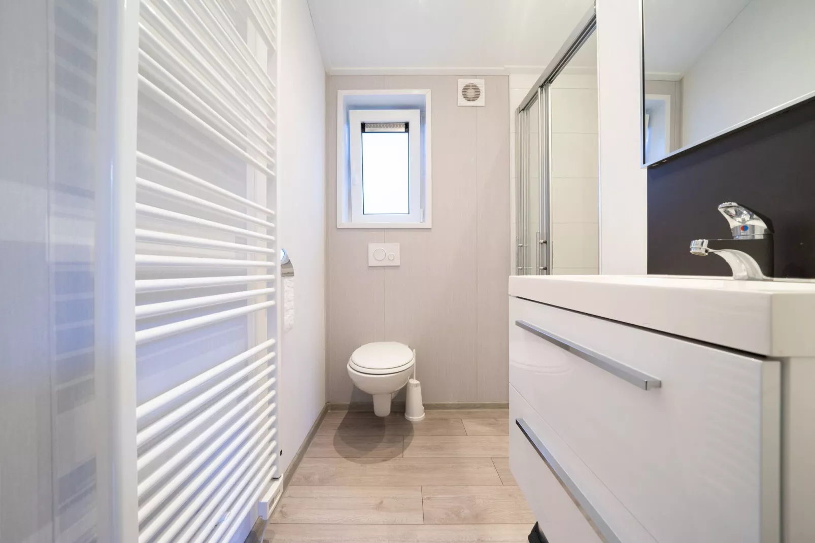 Resort aan de Maas 1-Badezimmer