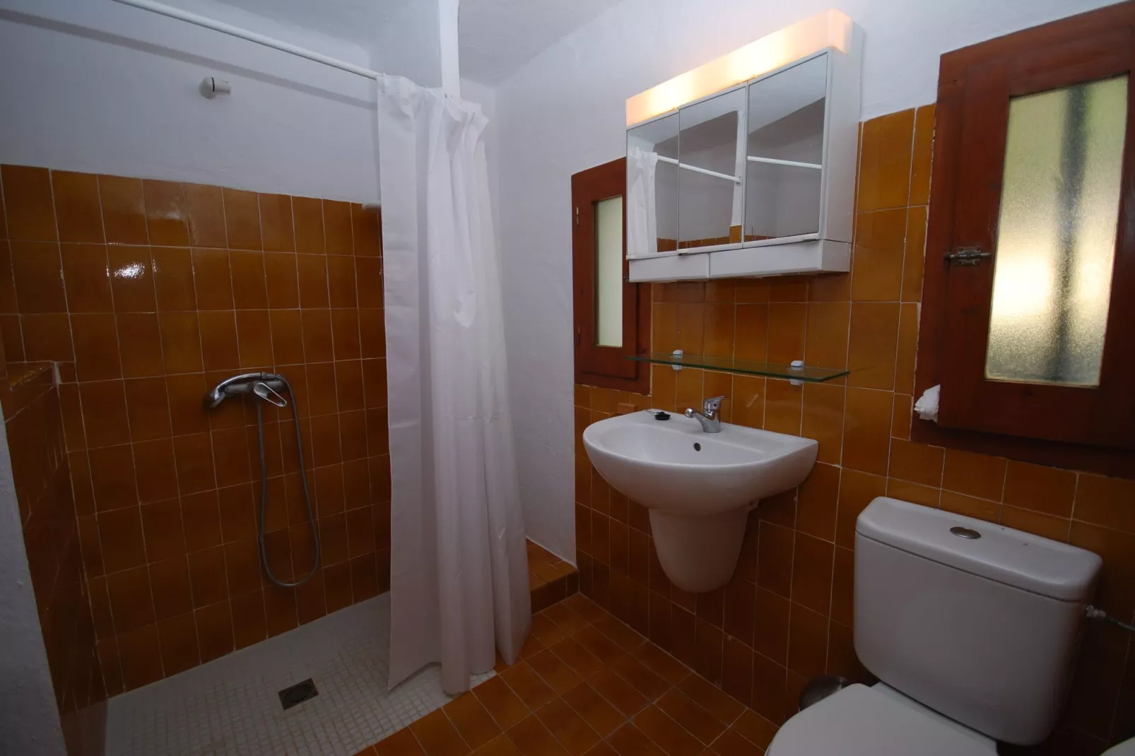 Can Mateu-Bathroom