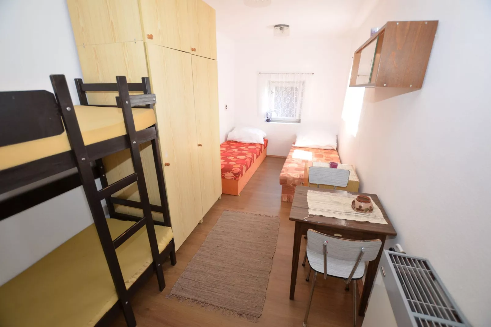 Richard-Bedroom