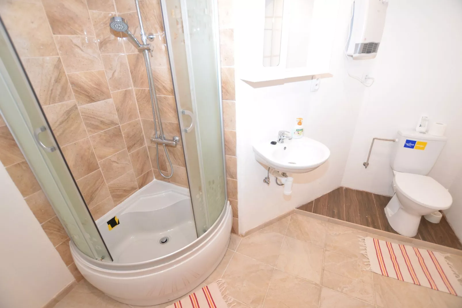 Richard-Bathroom