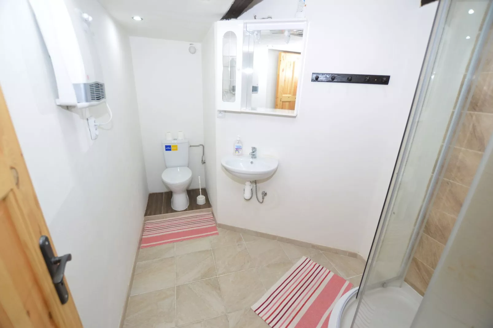Richard-Bathroom