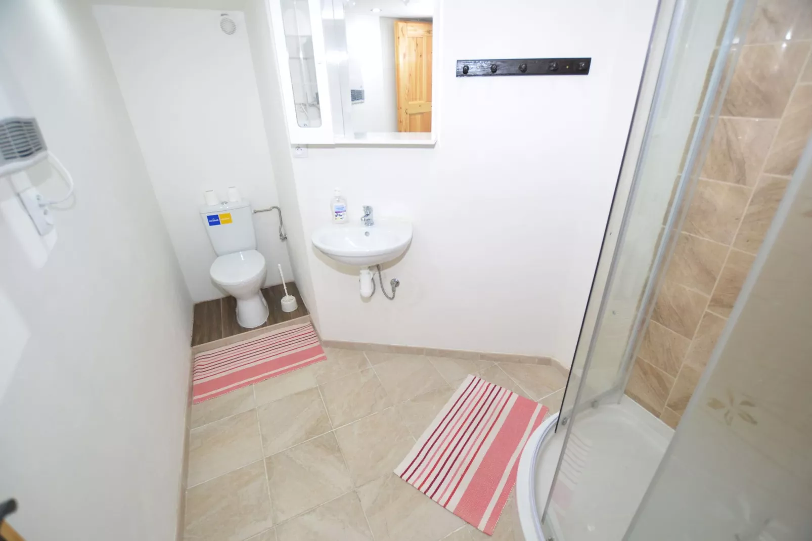Richard-Bathroom