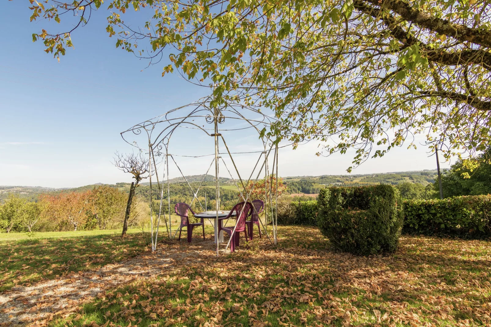 Le Rouvet près de Dordogne-Jardin d'été