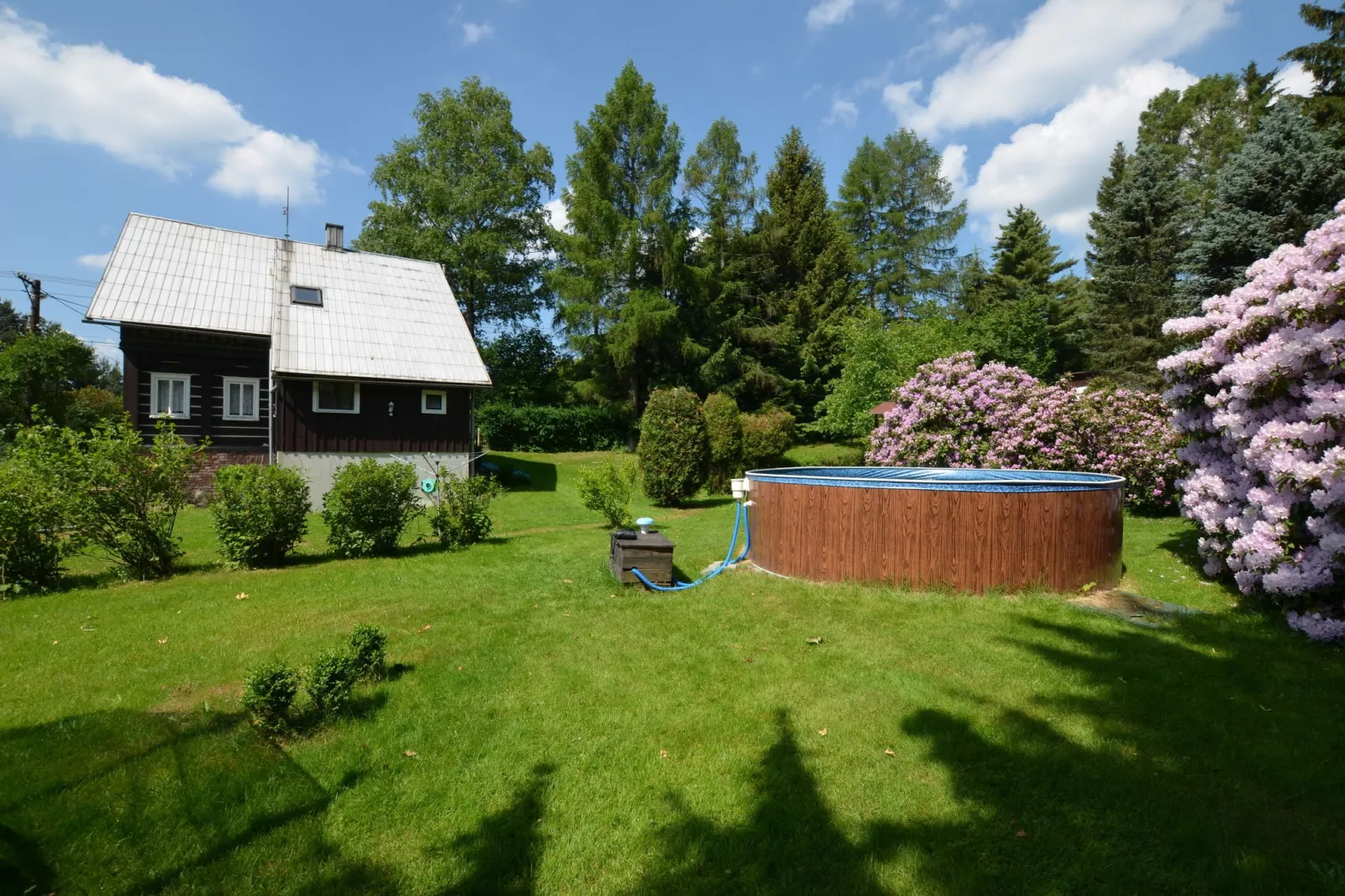 Barbora-Exterior summer
