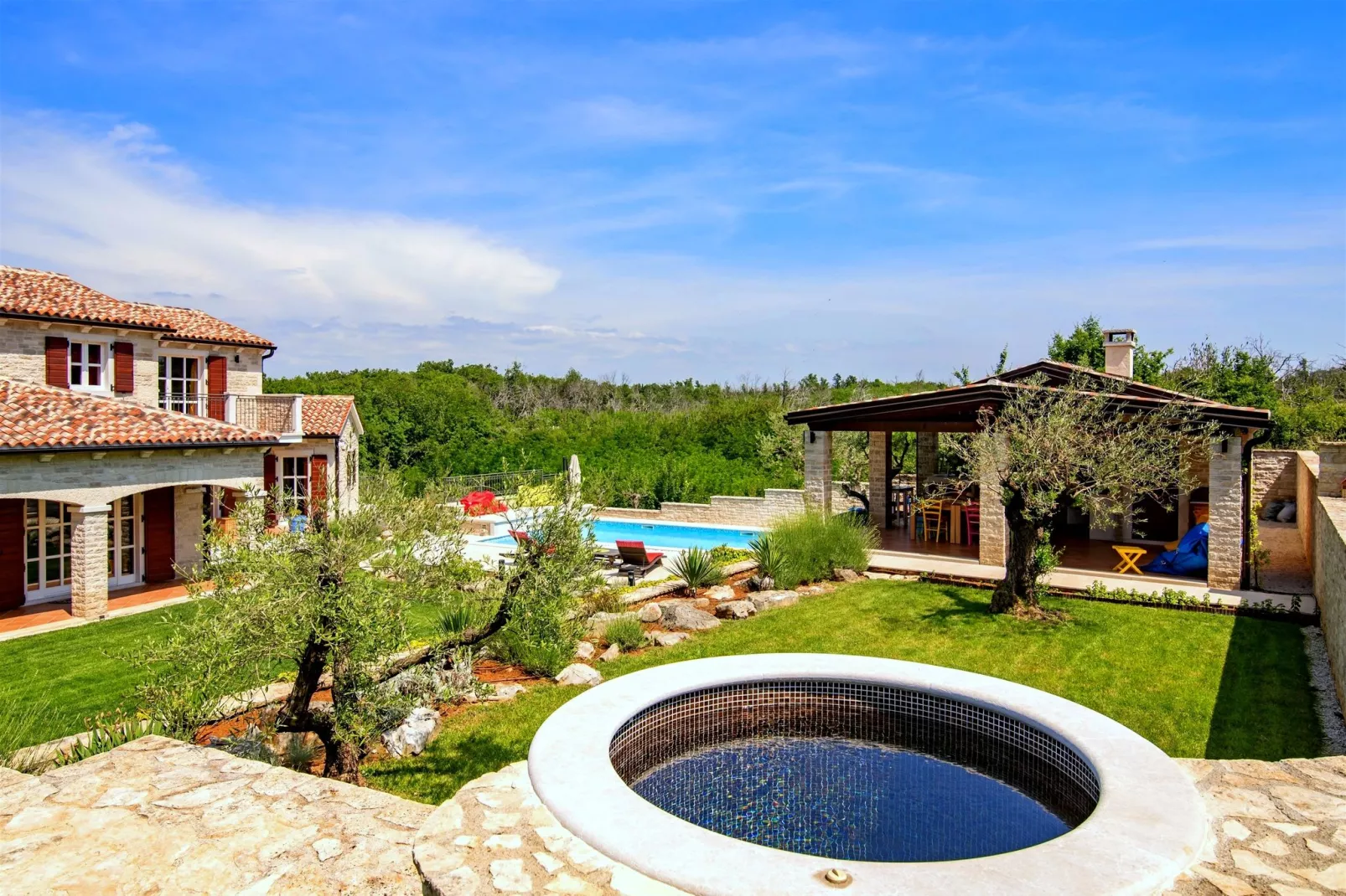 Villa Artien-Gardens summer