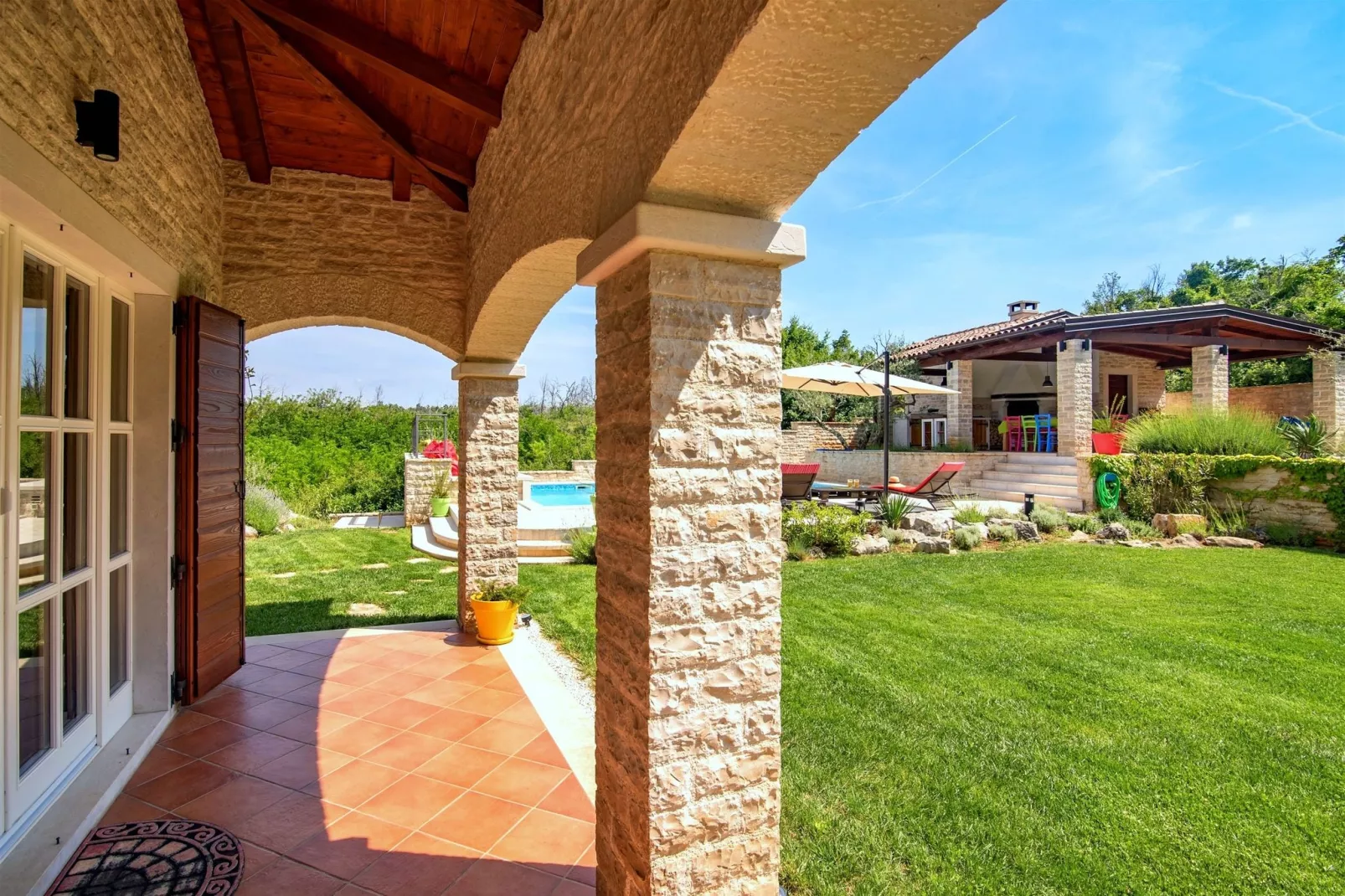 Villa Artien-Gardens summer